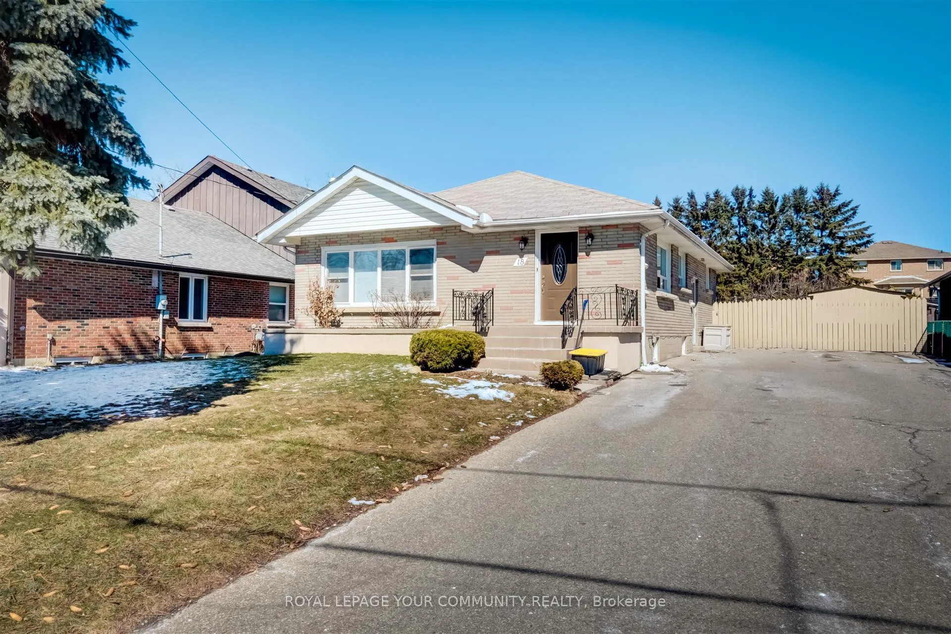 Photo 2 of Unit Basement, 18 Railway Street, Vaughan, Maple — HOMEH