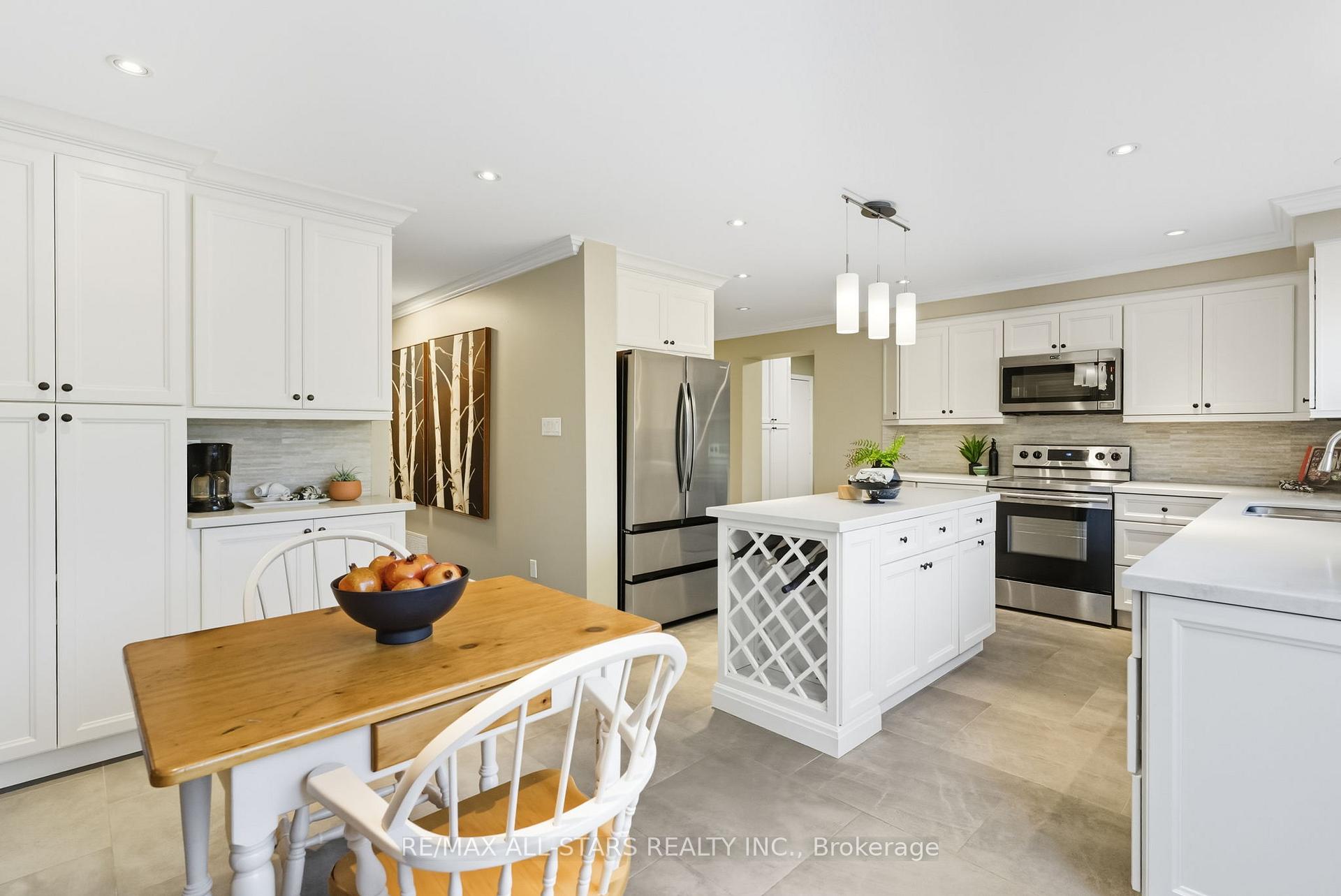 Photo 6 of 23 Bolton Drive, Uxbridge — HOMEH