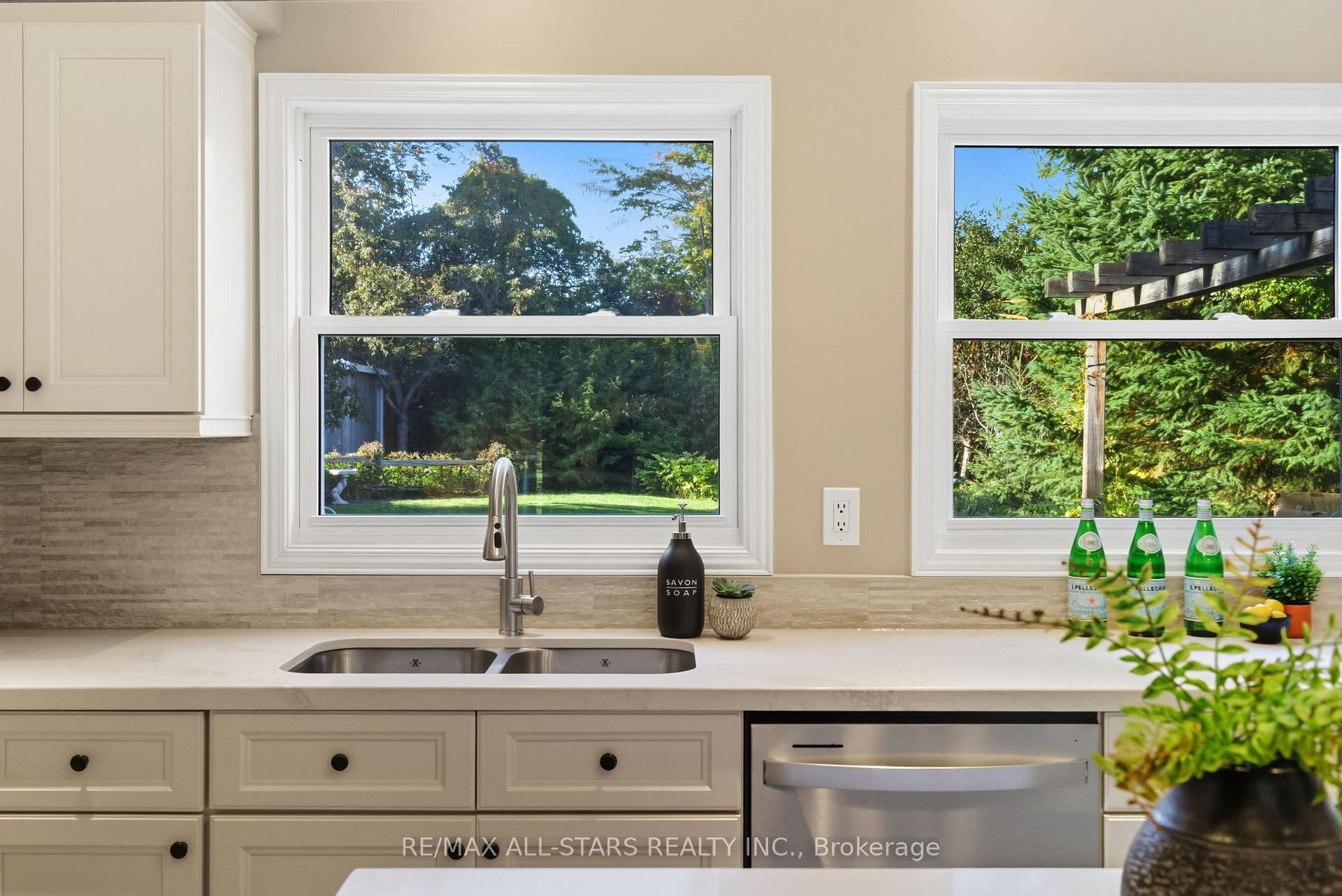 Photo 7 of 23 Bolton Drive, Uxbridge — HOMEH