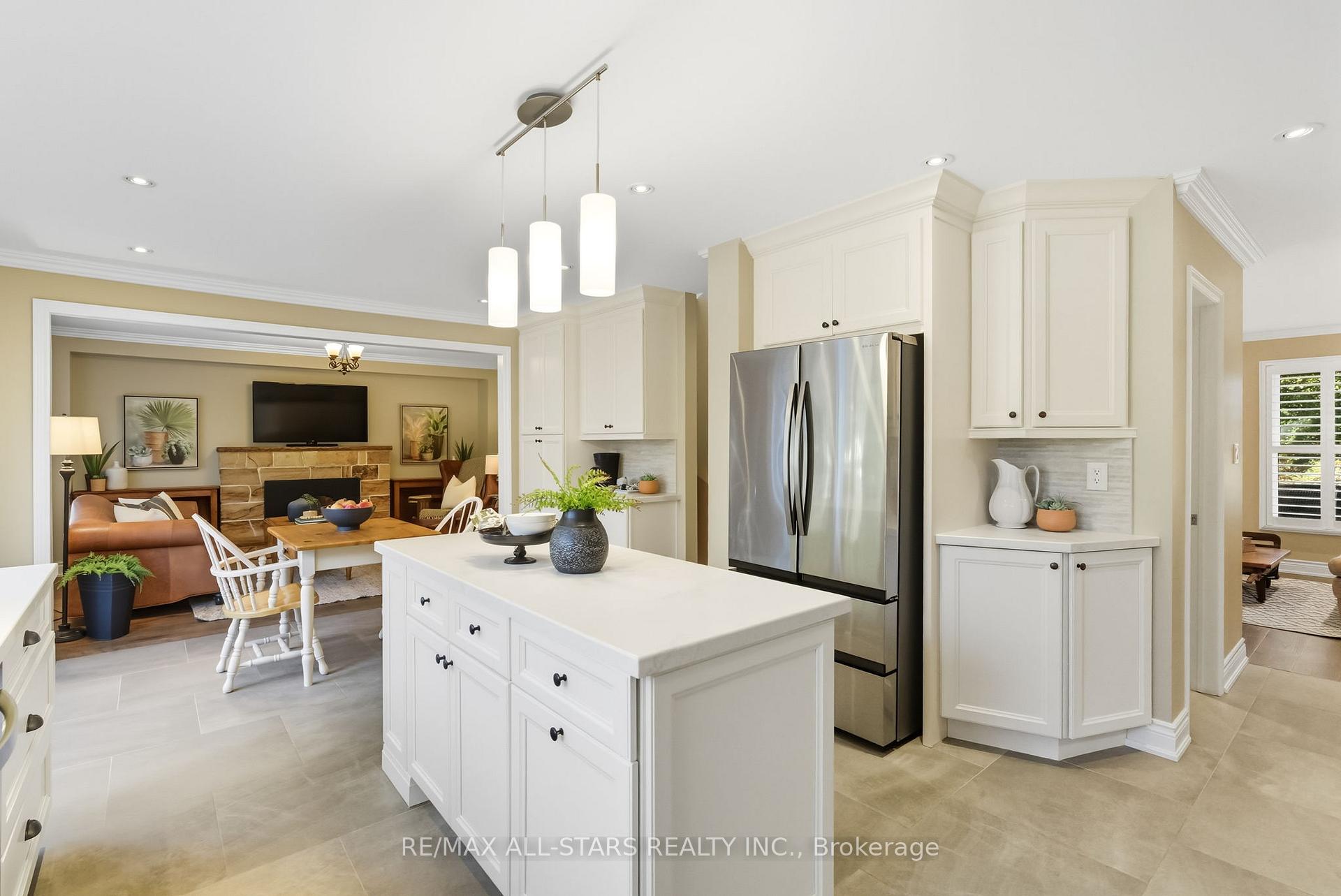 Photo 9 of 23 Bolton Drive, Uxbridge — HOMEH