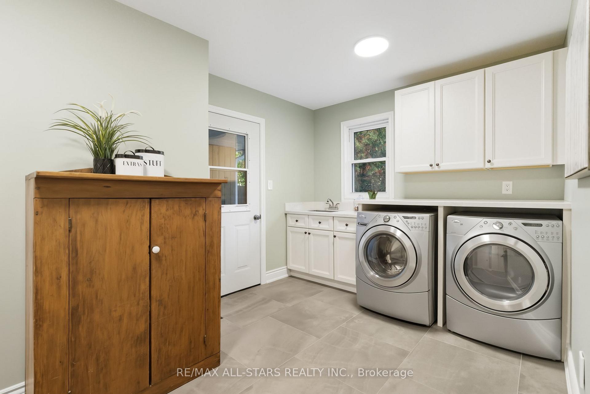 Photo 11 of 23 Bolton Drive, Uxbridge — HOMEH