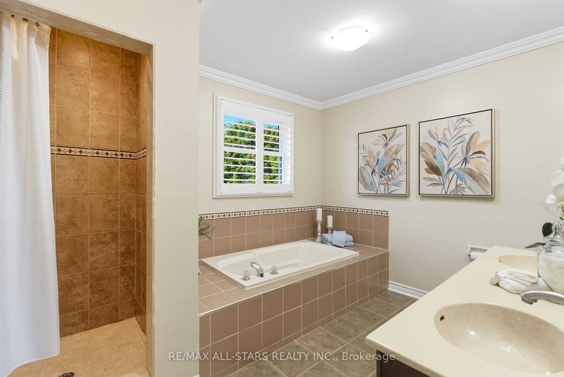 Photo 21 of 23 Bolton Drive, Uxbridge — HOMEH