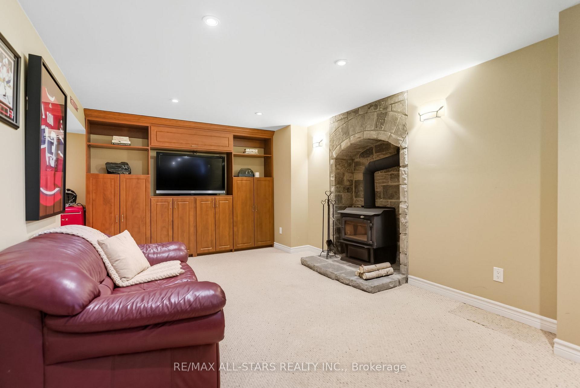Photo 30 of 23 Bolton Drive, Uxbridge — HOMEH