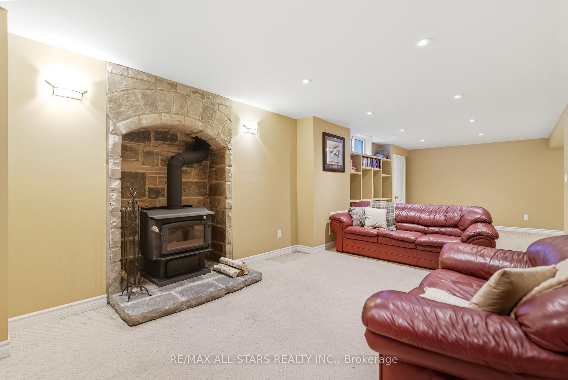 Photo 32 of 23 Bolton Drive, Uxbridge — HOMEH