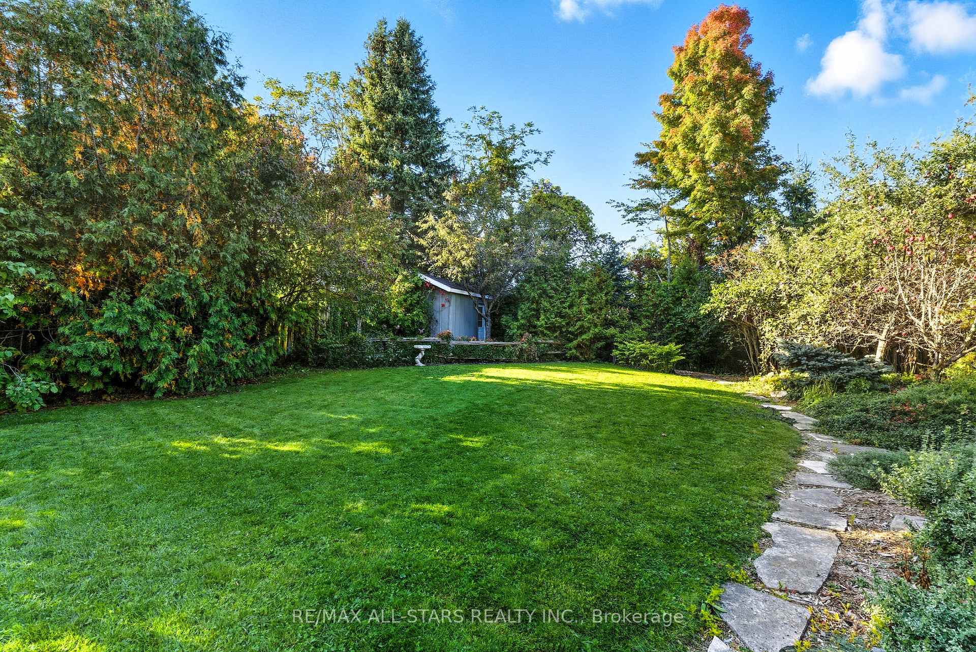 Photo 37 of 23 Bolton Drive, Uxbridge — HOMEH