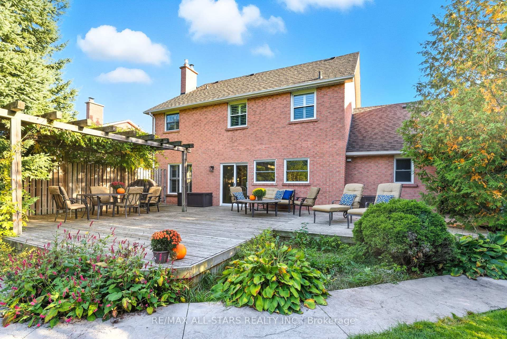 Photo 40 of 23 Bolton Drive, Uxbridge — HOMEH