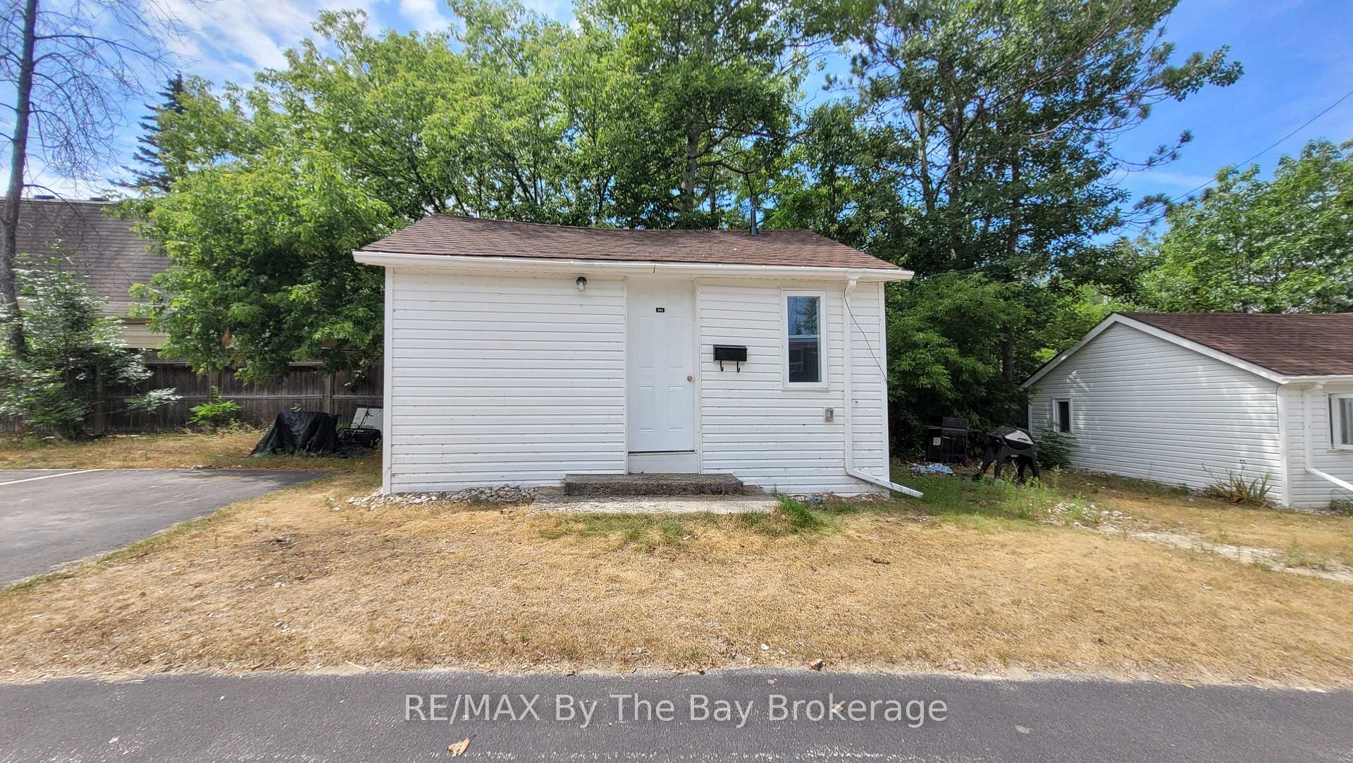 Front of Unit D04, 280 River Road E