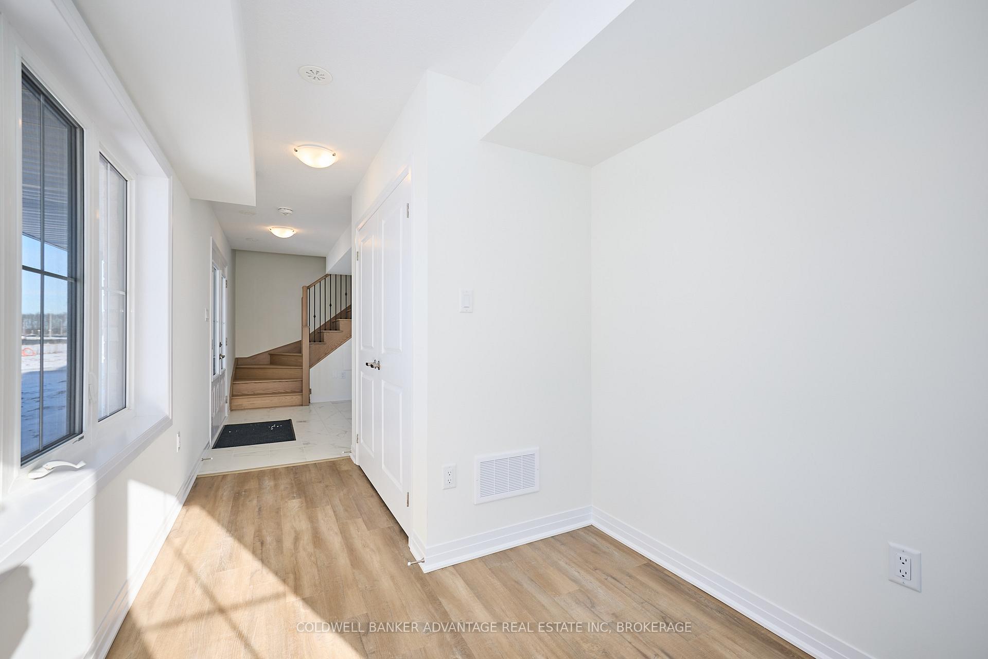 Photo 8 of 98 Feather Road, Welland, Dain City — HOMEH