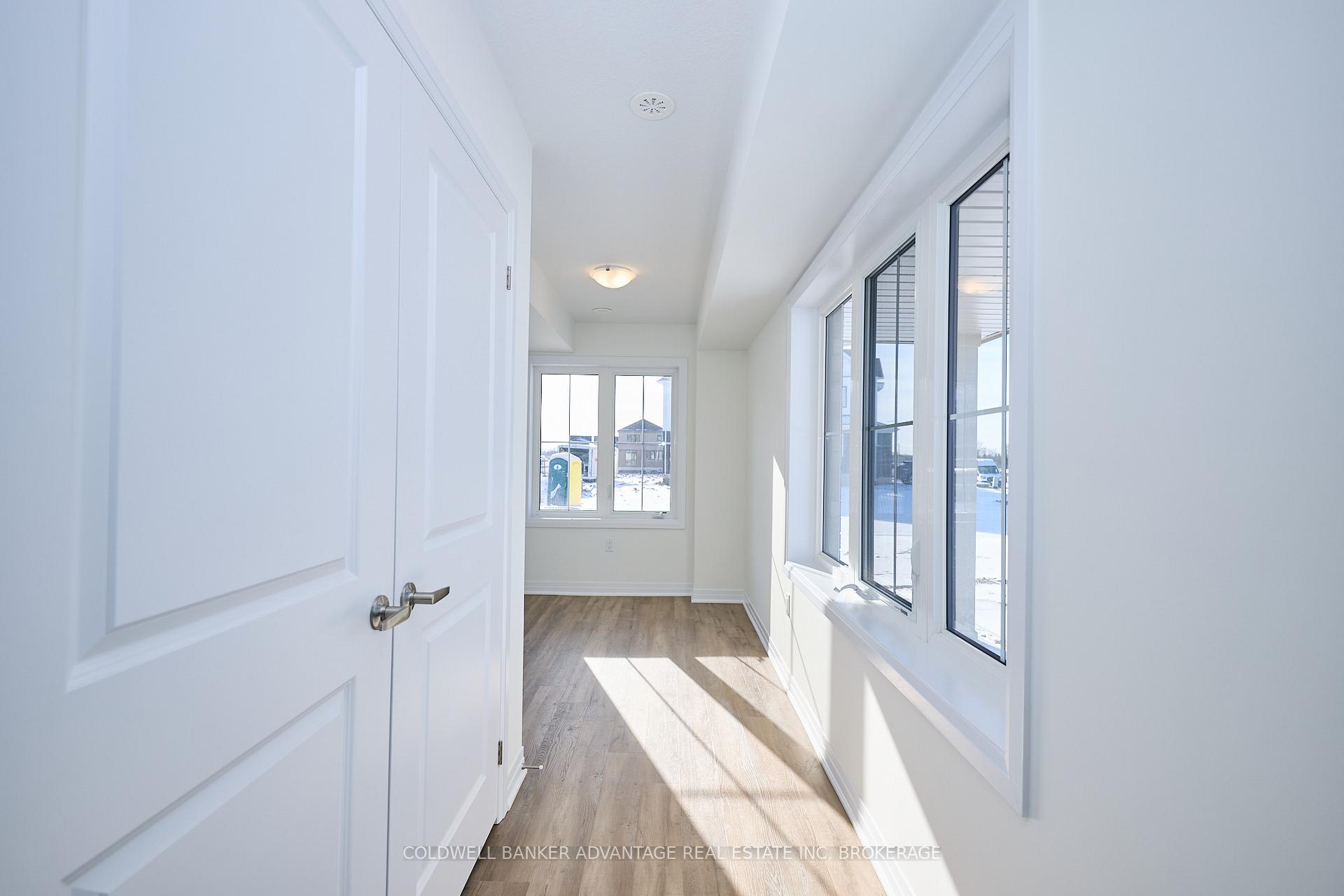 Photo 9 of 98 Feather Road, Welland, Dain City — HOMEH