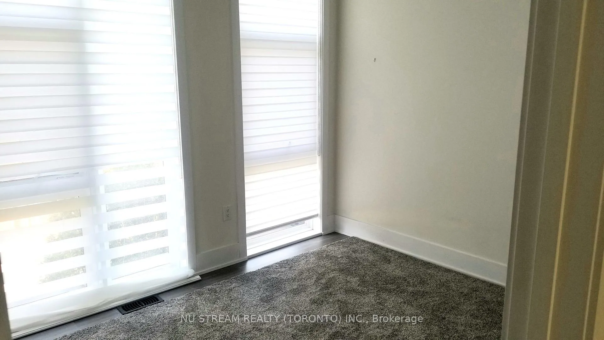 Photo 4 of 48 Crestridge Drive, Vaughan, Patterson — HOMEH