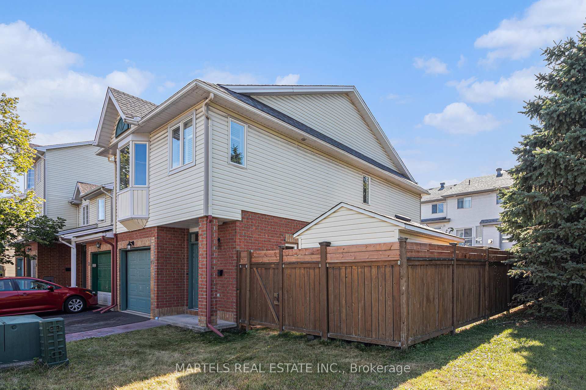 Photo 3 of 40 Santa Cruz Private, Ottawa, Riverview Park — HOMEH