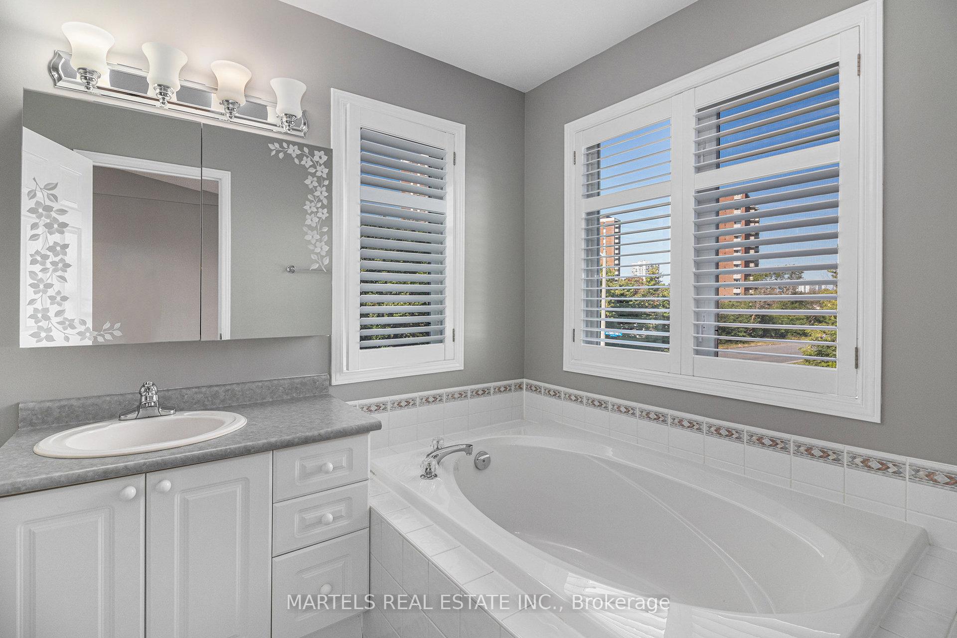 Photo 10 of 40 Santa Cruz Private, Ottawa, Riverview Park — HOMEH