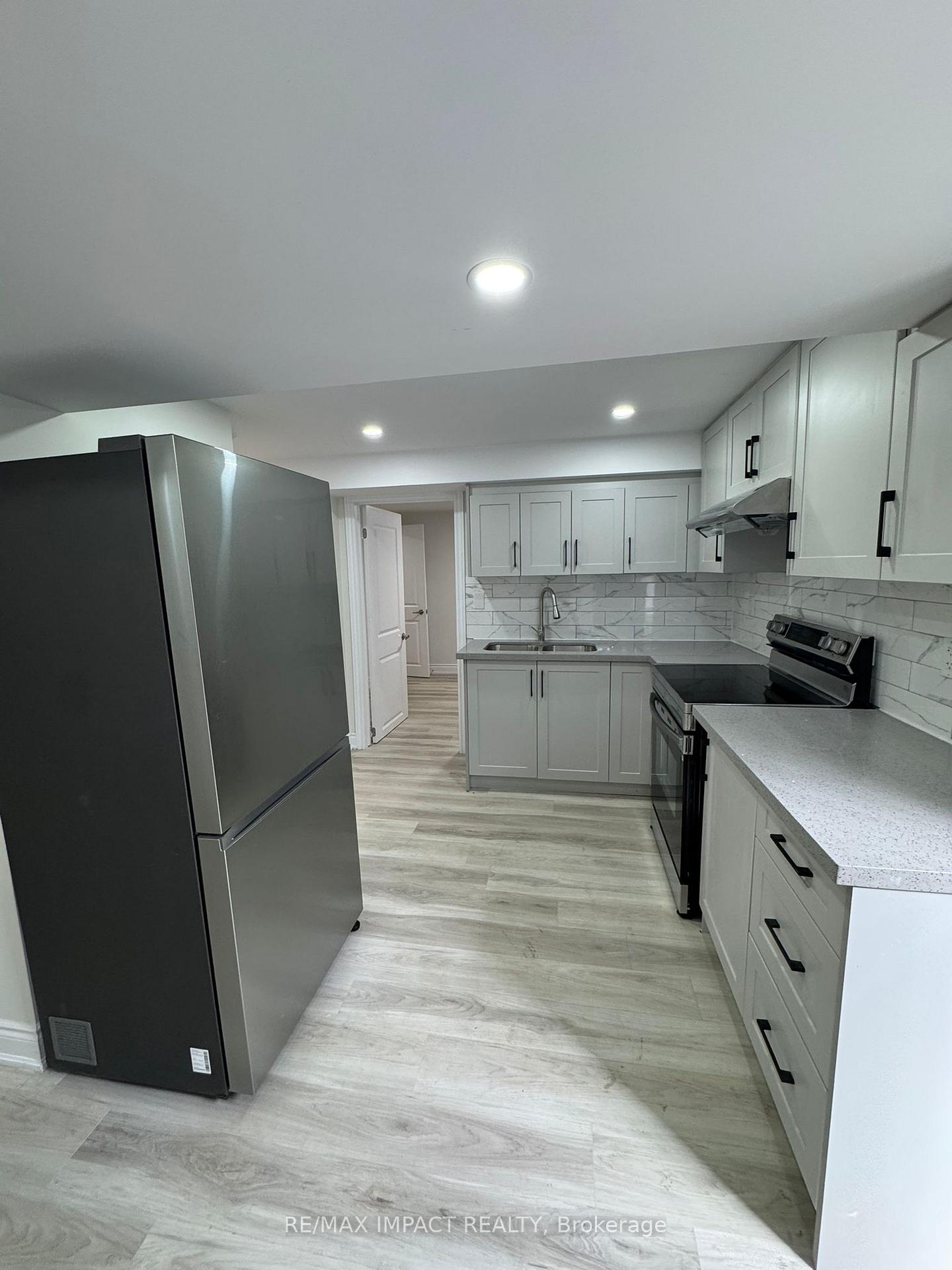 Photo 5 of 87 Large Crescent N, Ajax, Central West — HOMEH