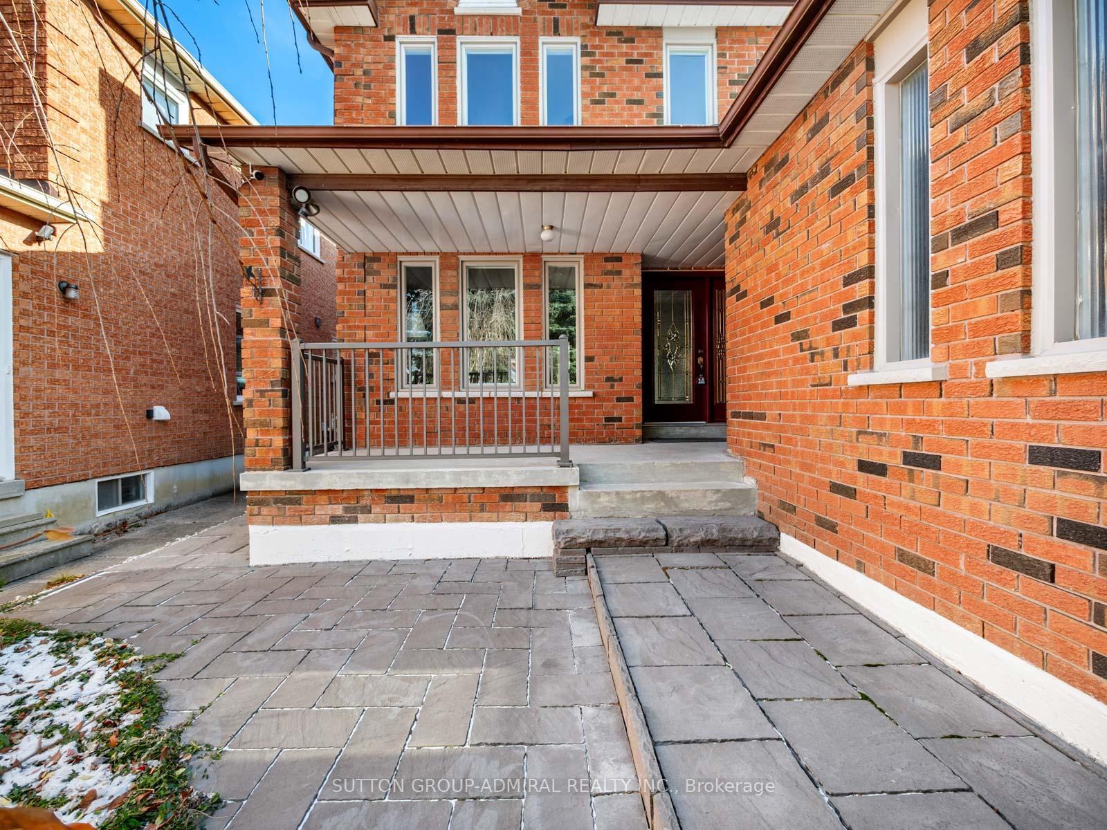 Photo 3 of 7 San Marko Place, Vaughan, East Woodbridge — HOMEH