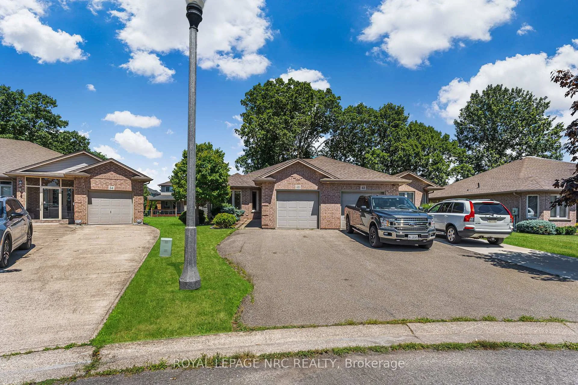 Photo 2 of 48 Bridgewater Court, Welland, N. Welland — HOMEH