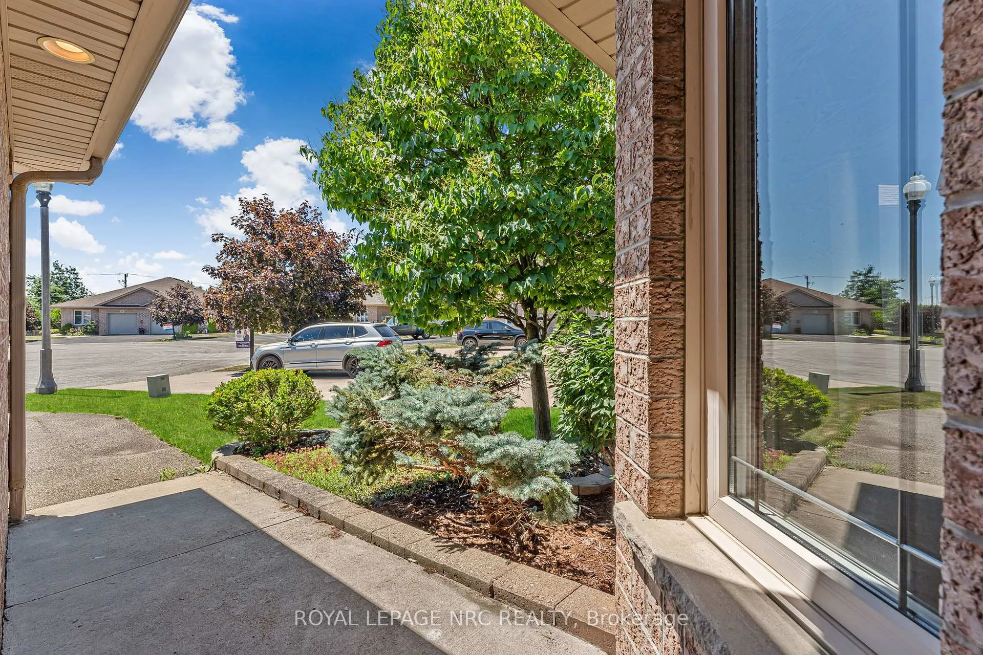 Photo 5 of 48 Bridgewater Court, Welland, N. Welland — HOMEH