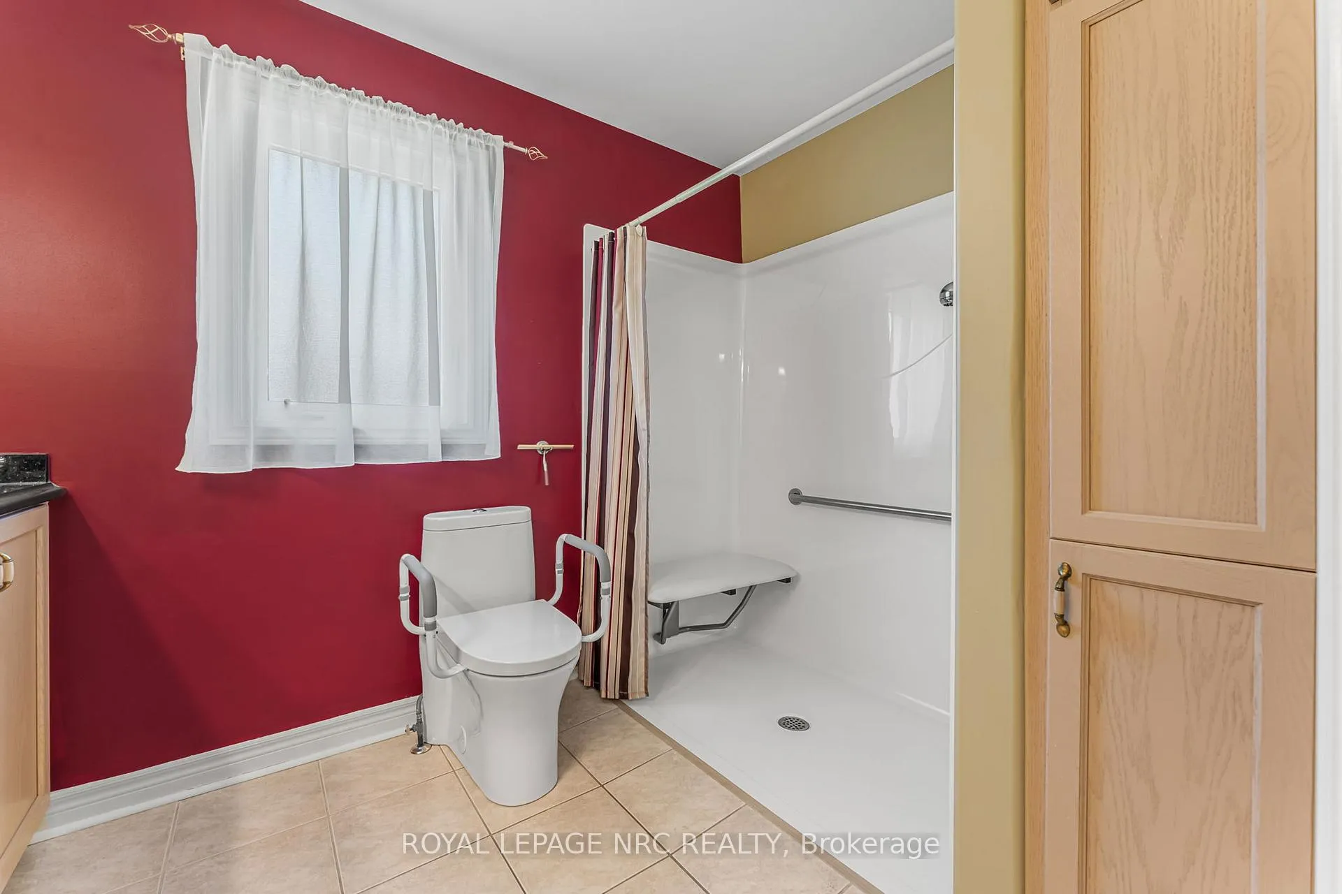 Photo 7 of 48 Bridgewater Court, Welland, N. Welland — HOMEH