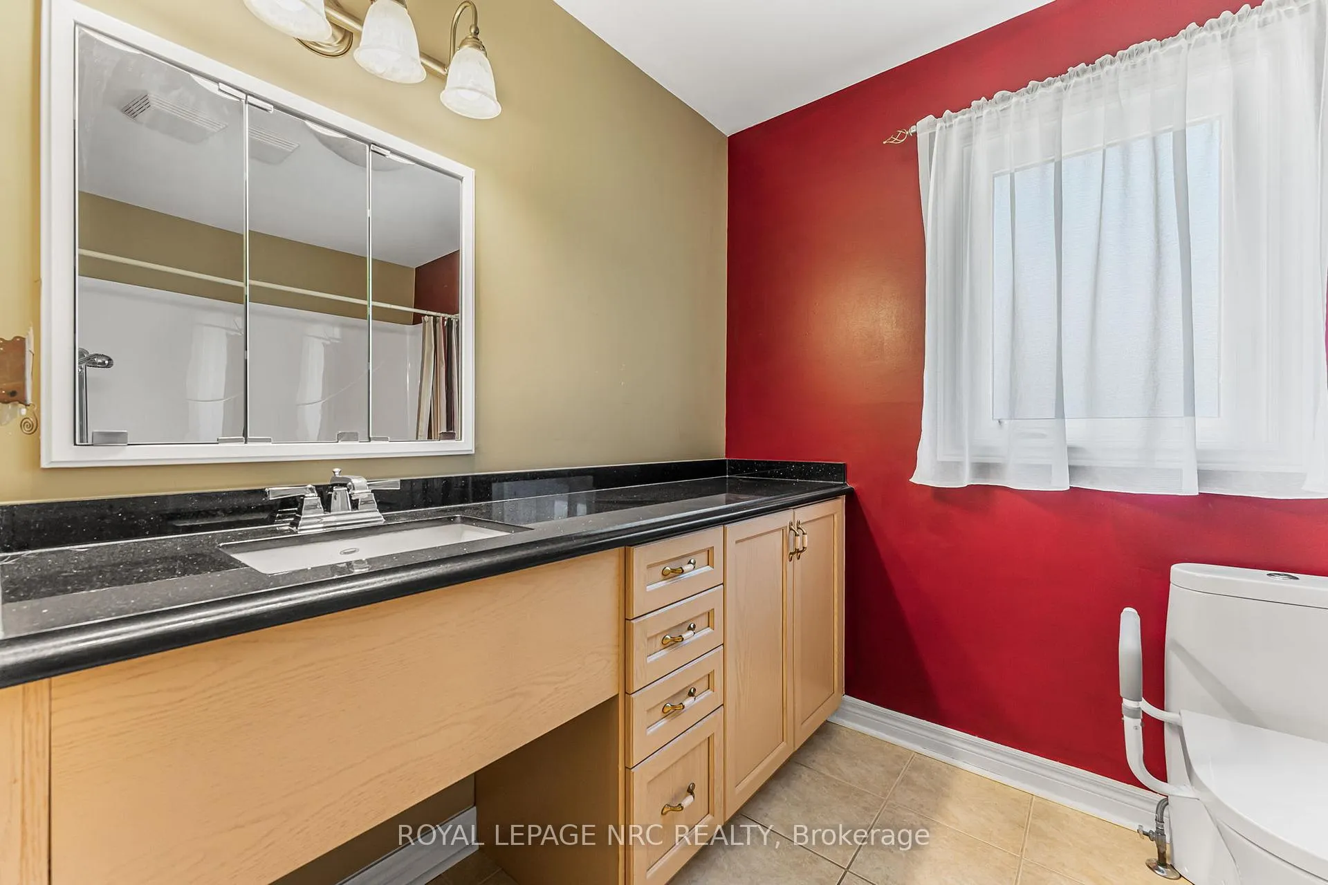 Photo 8 of 48 Bridgewater Court, Welland, N. Welland — HOMEH