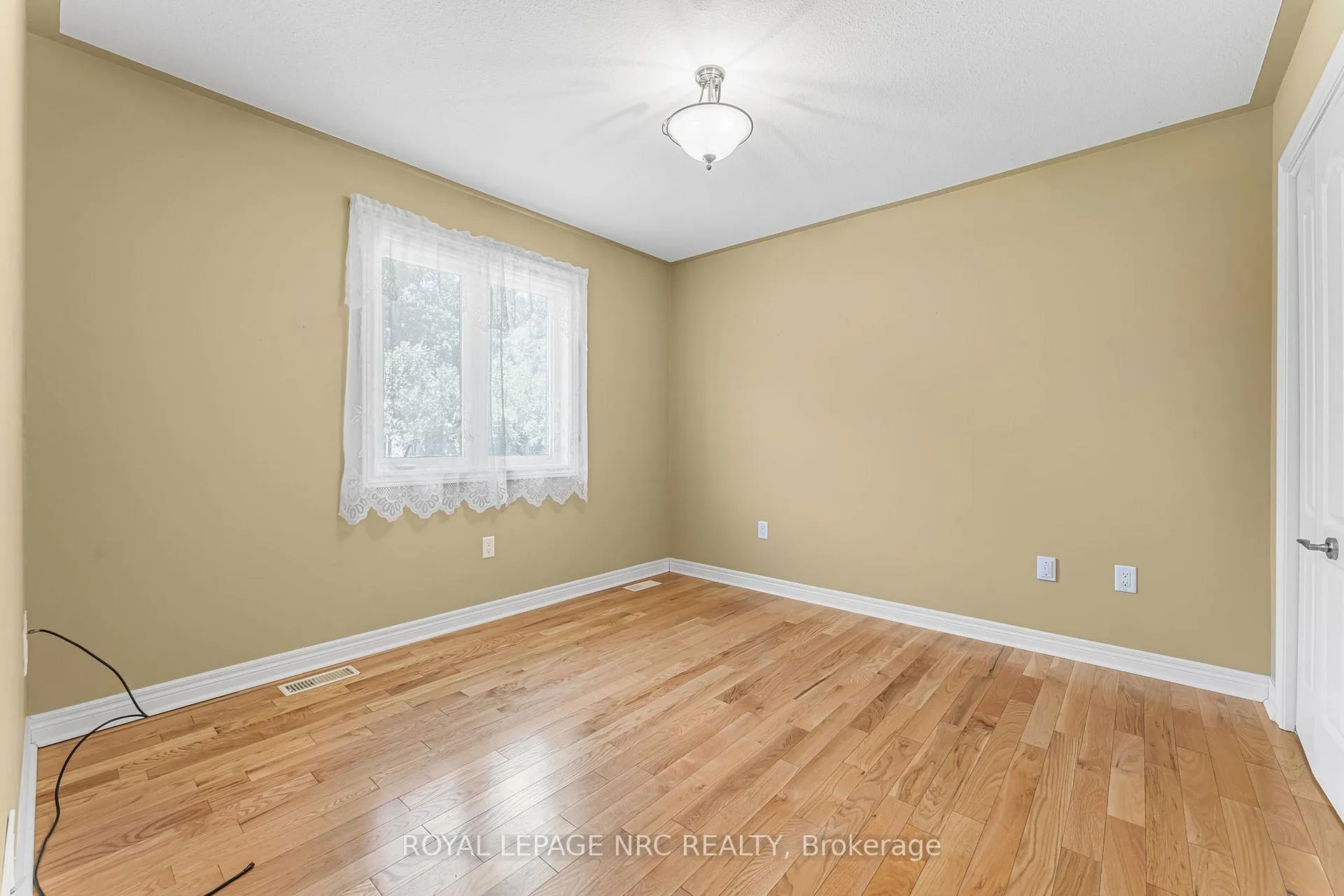 Photo 9 of 48 Bridgewater Court, Welland, N. Welland — HOMEH