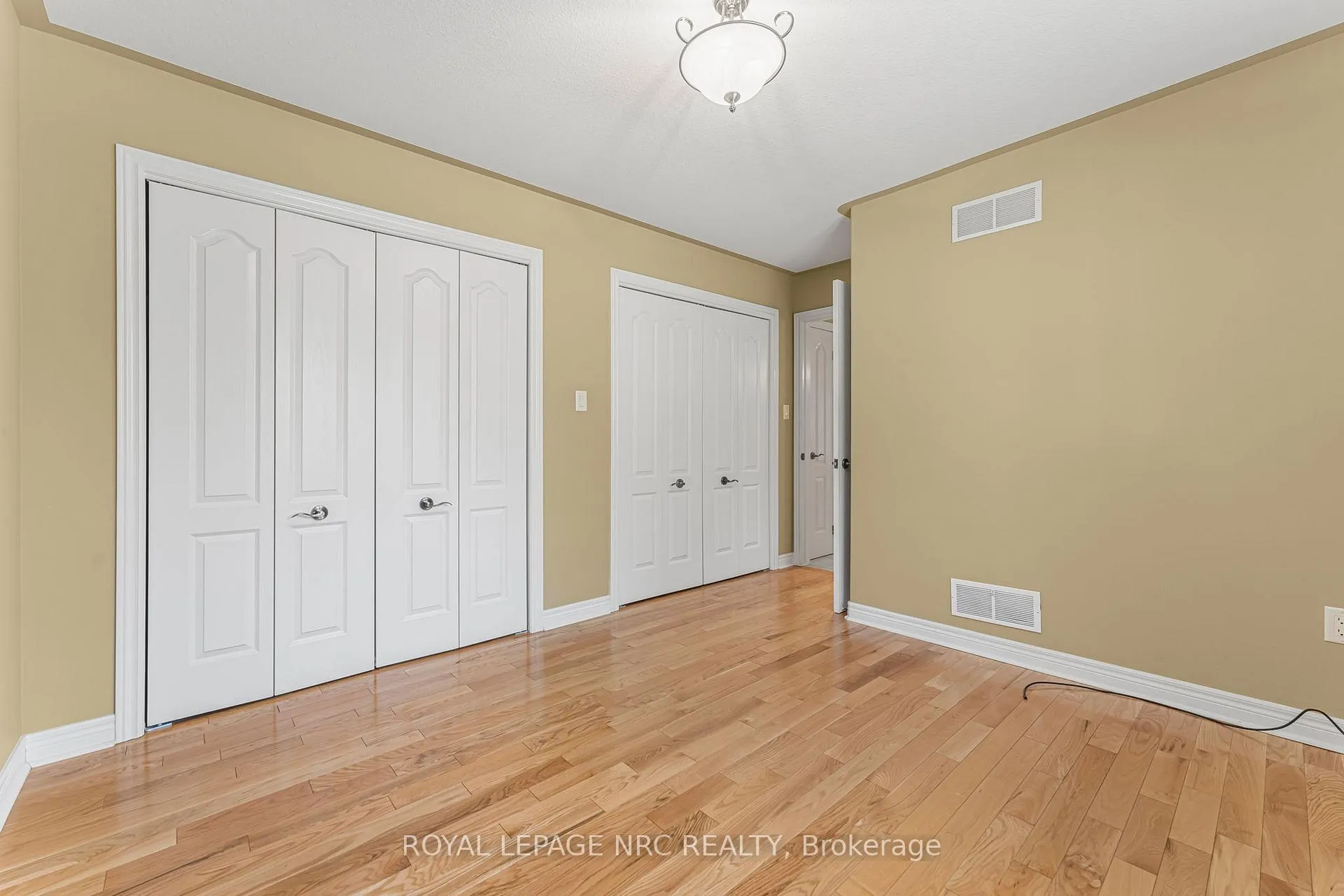 Photo 10 of 48 Bridgewater Court, Welland, N. Welland — HOMEH