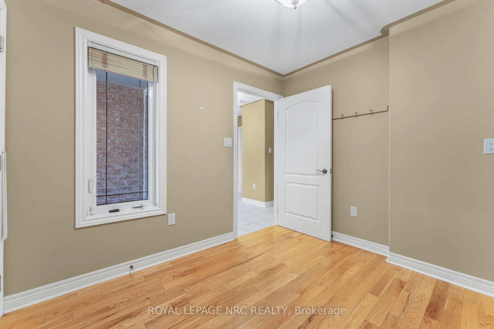 Photo 12 of 48 Bridgewater Court, Welland, N. Welland — HOMEH