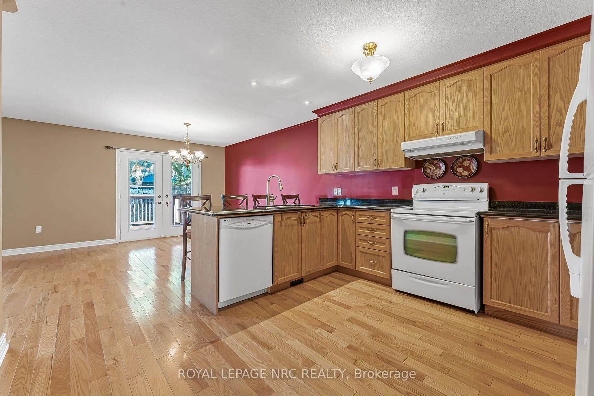 Photo 15 of 48 Bridgewater Court, Welland, N. Welland — HOMEH