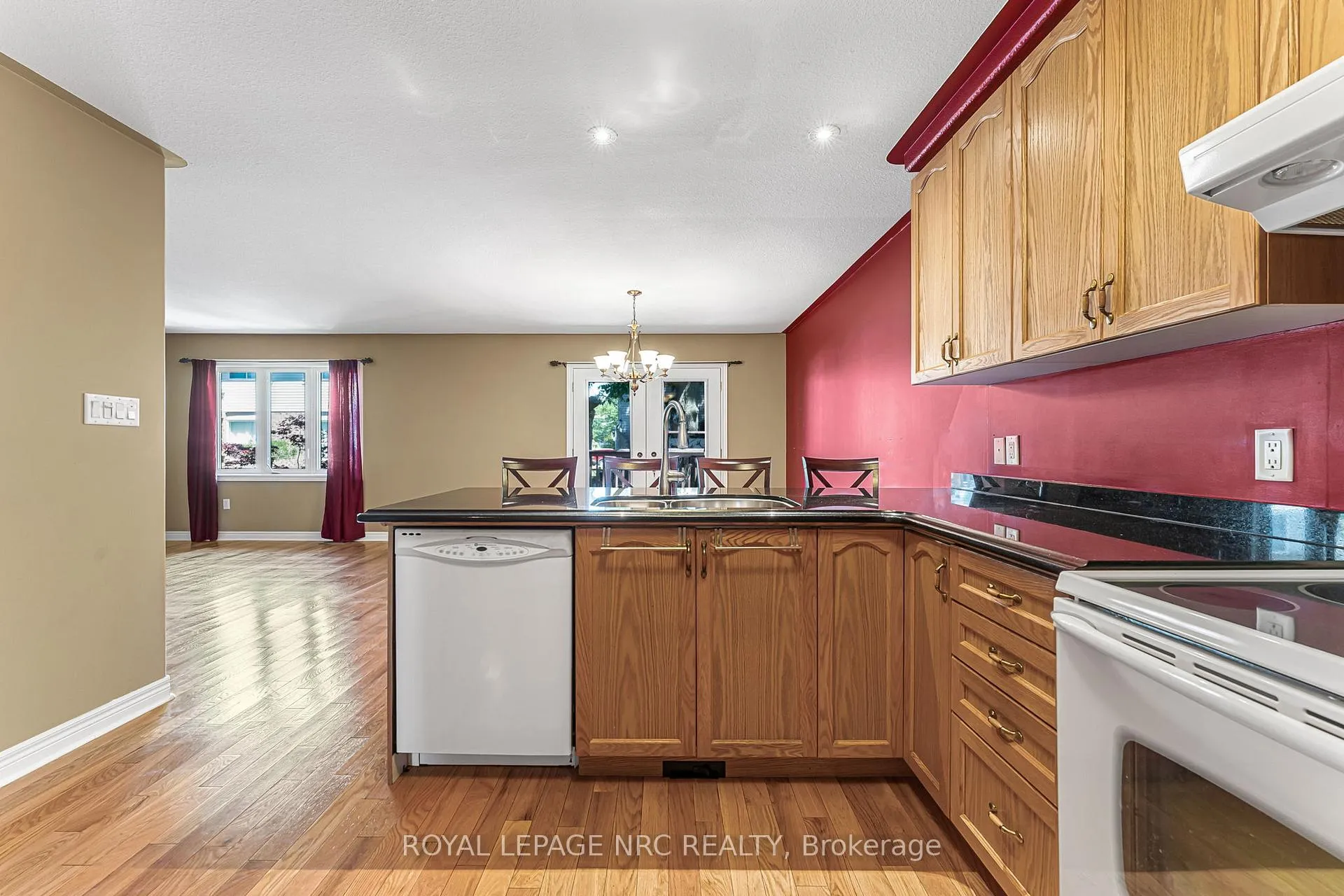 Photo 17 of 48 Bridgewater Court, Welland, N. Welland — HOMEH