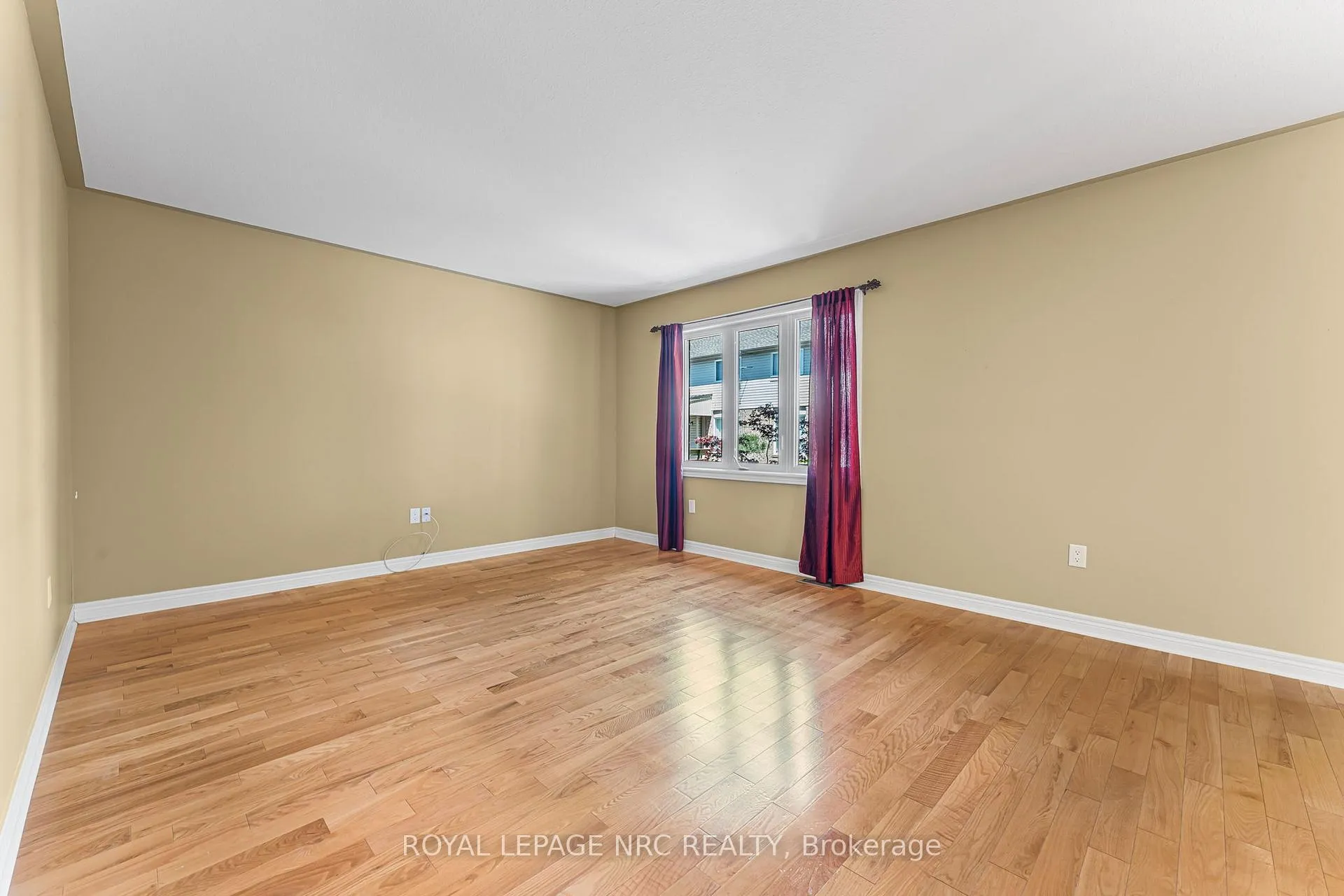 Photo 22 of 48 Bridgewater Court, Welland, N. Welland — HOMEH