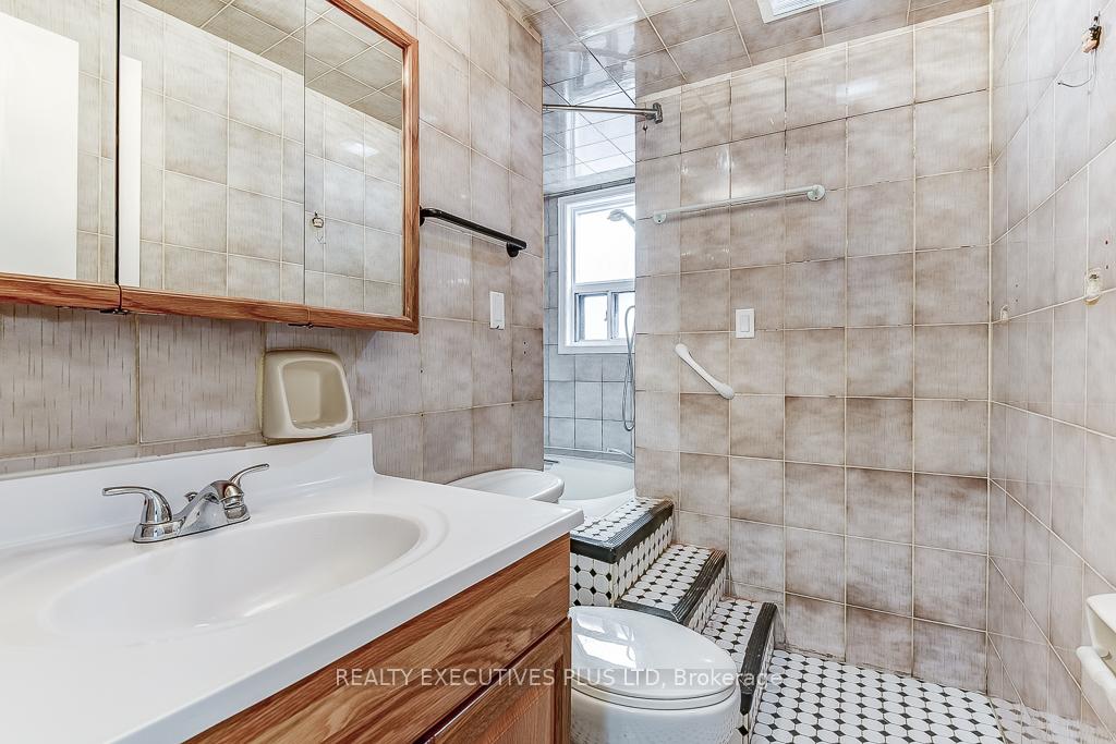 Photo 9 of 568 Rogers Road, Toronto, Keelesdale-Eglinton West — HOMEH