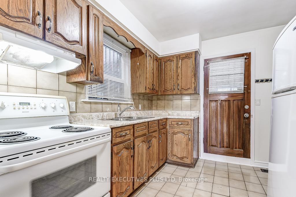 Photo 13 of 568 Rogers Road, Toronto, Keelesdale-Eglinton West — HOMEH
