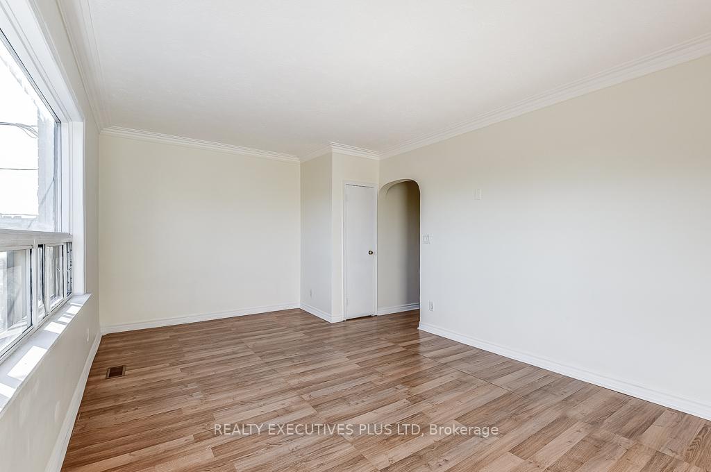 Photo 21 of 568 Rogers Road, Toronto, Keelesdale-Eglinton West — HOMEH