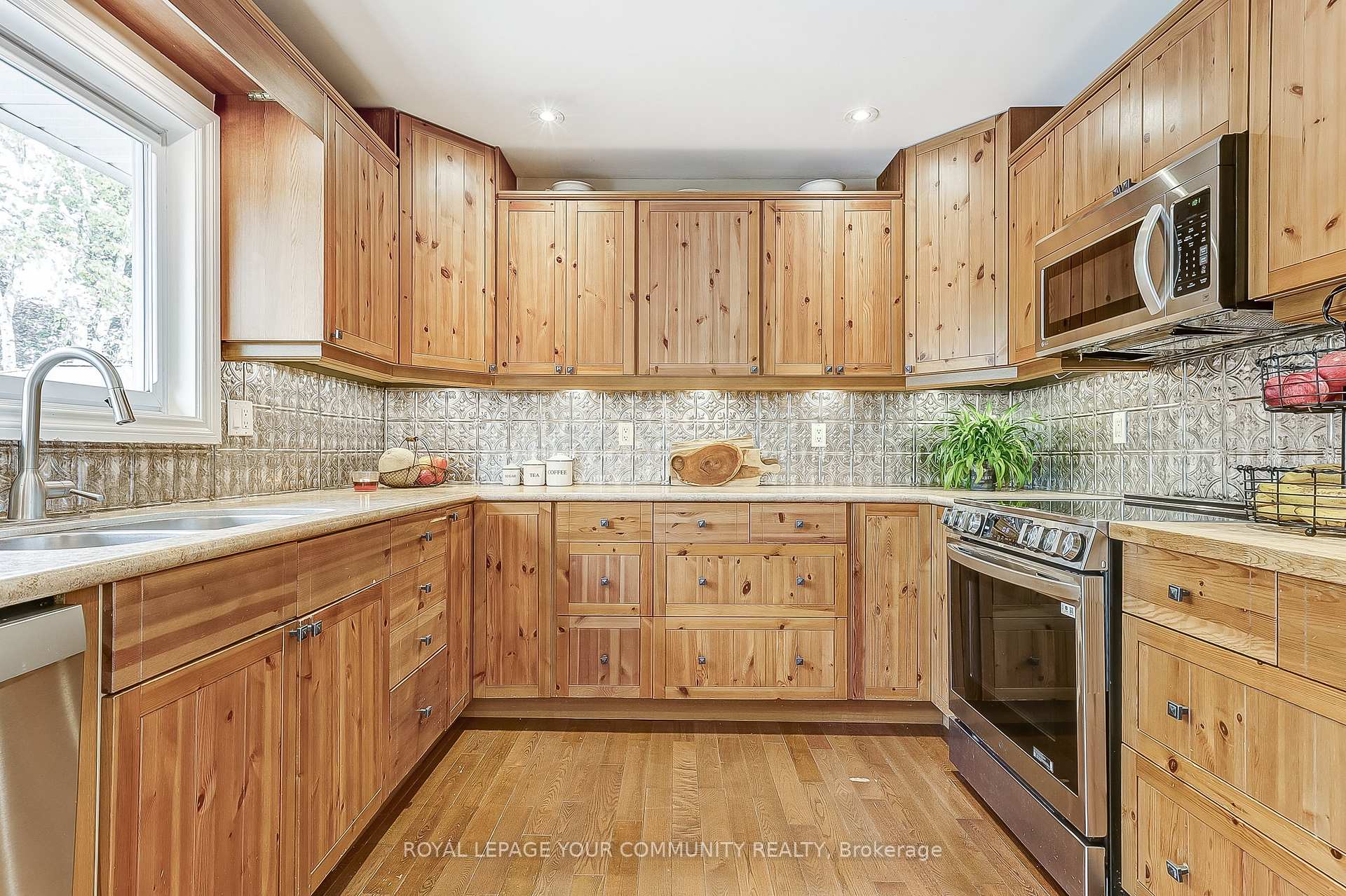 Photo 10 of 6 North Street, Uxbridge — HOMEH