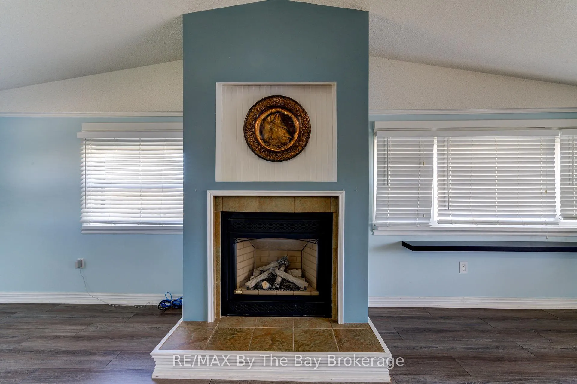 Photo 9 of 15 Willow Street, Wasaga Beach — HOMEH