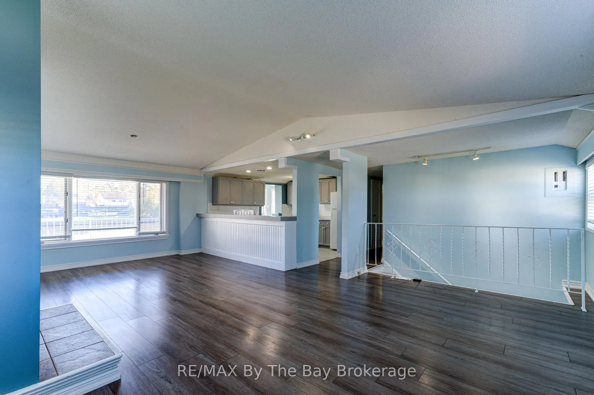 Photo 10 of 15 Willow Street, Wasaga Beach — HOMEH
