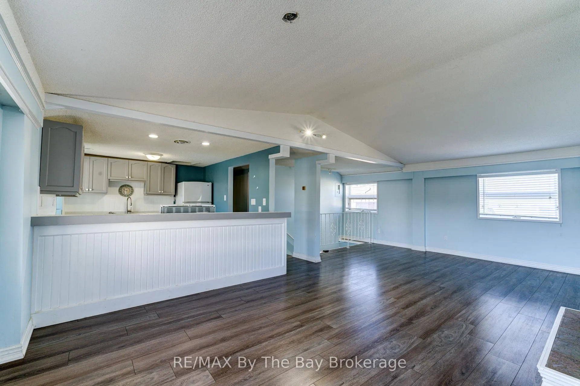 Photo 11 of 15 Willow Street, Wasaga Beach — HOMEH
