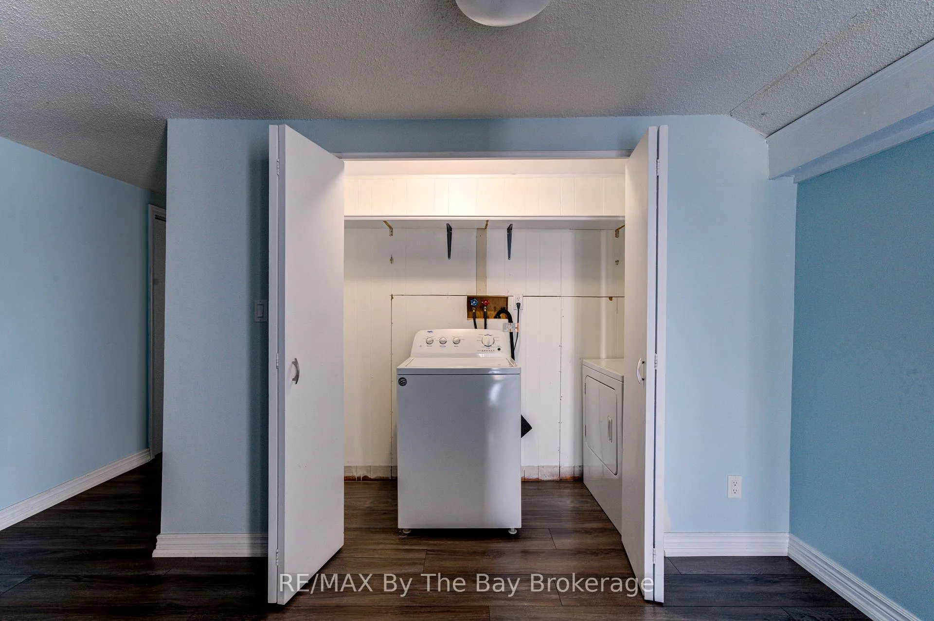 Photo 20 of 15 Willow Street, Wasaga Beach — HOMEH