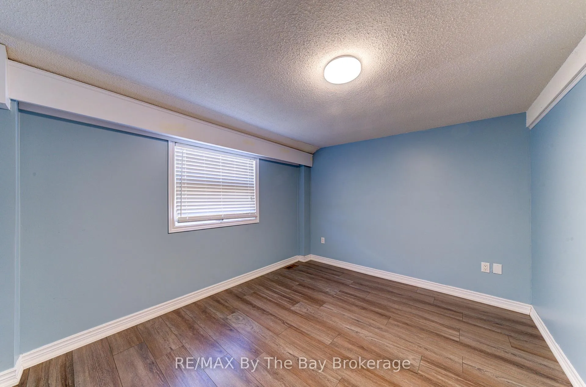 Photo 21 of 15 Willow Street, Wasaga Beach — HOMEH