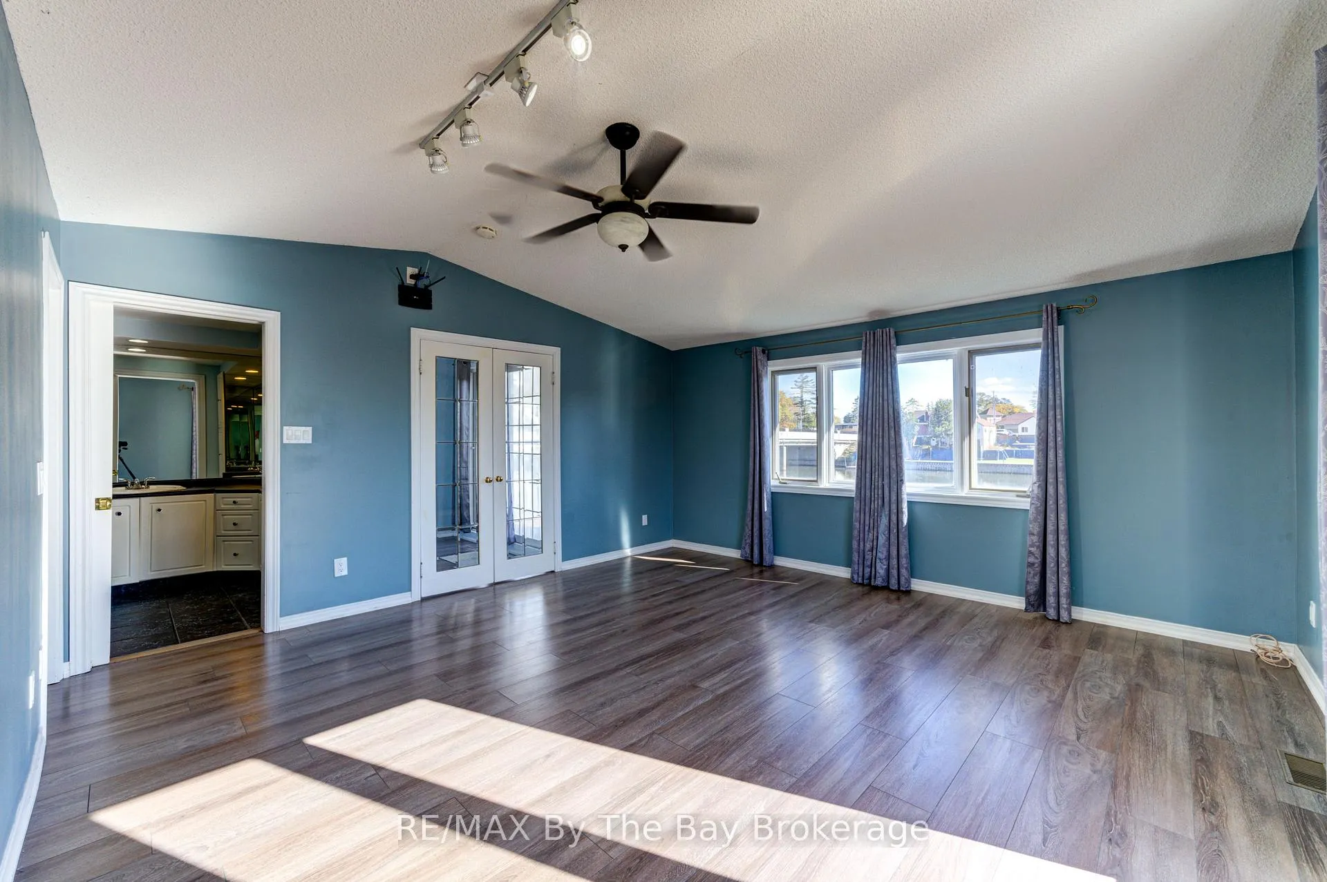 Photo 24 of 15 Willow Street, Wasaga Beach — HOMEH