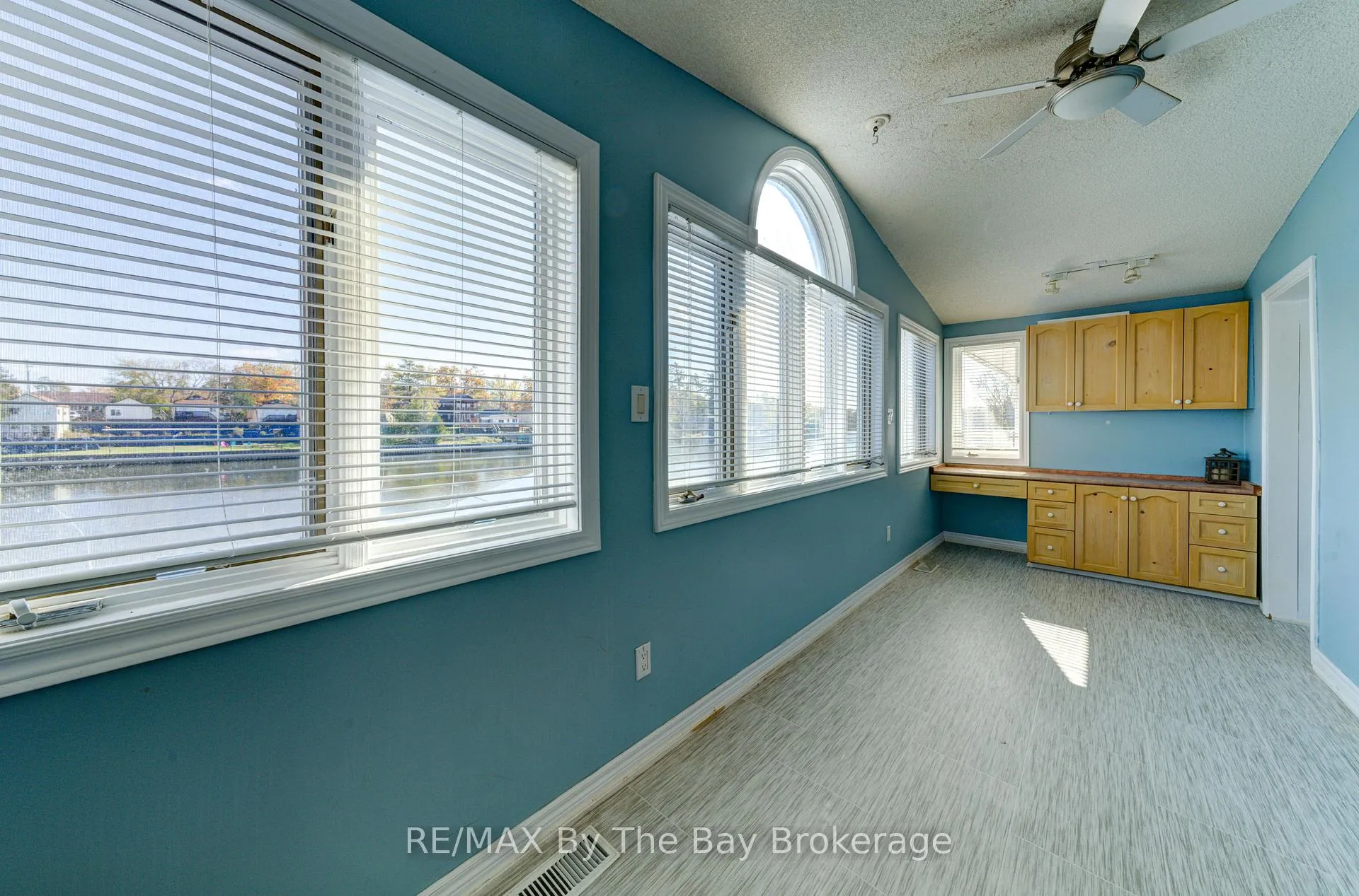 Photo 33 of 15 Willow Street, Wasaga Beach — HOMEH
