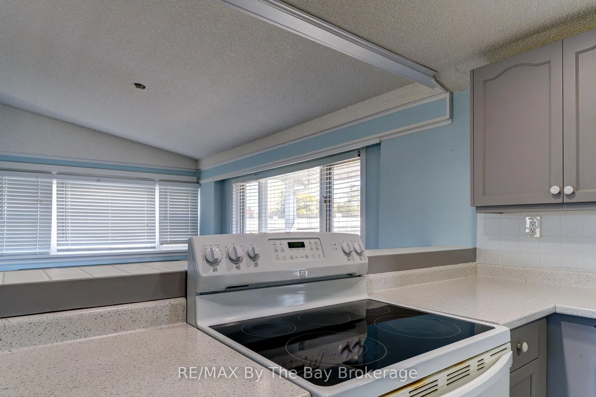 Photo 35 of 15 Willow Street, Wasaga Beach — HOMEH