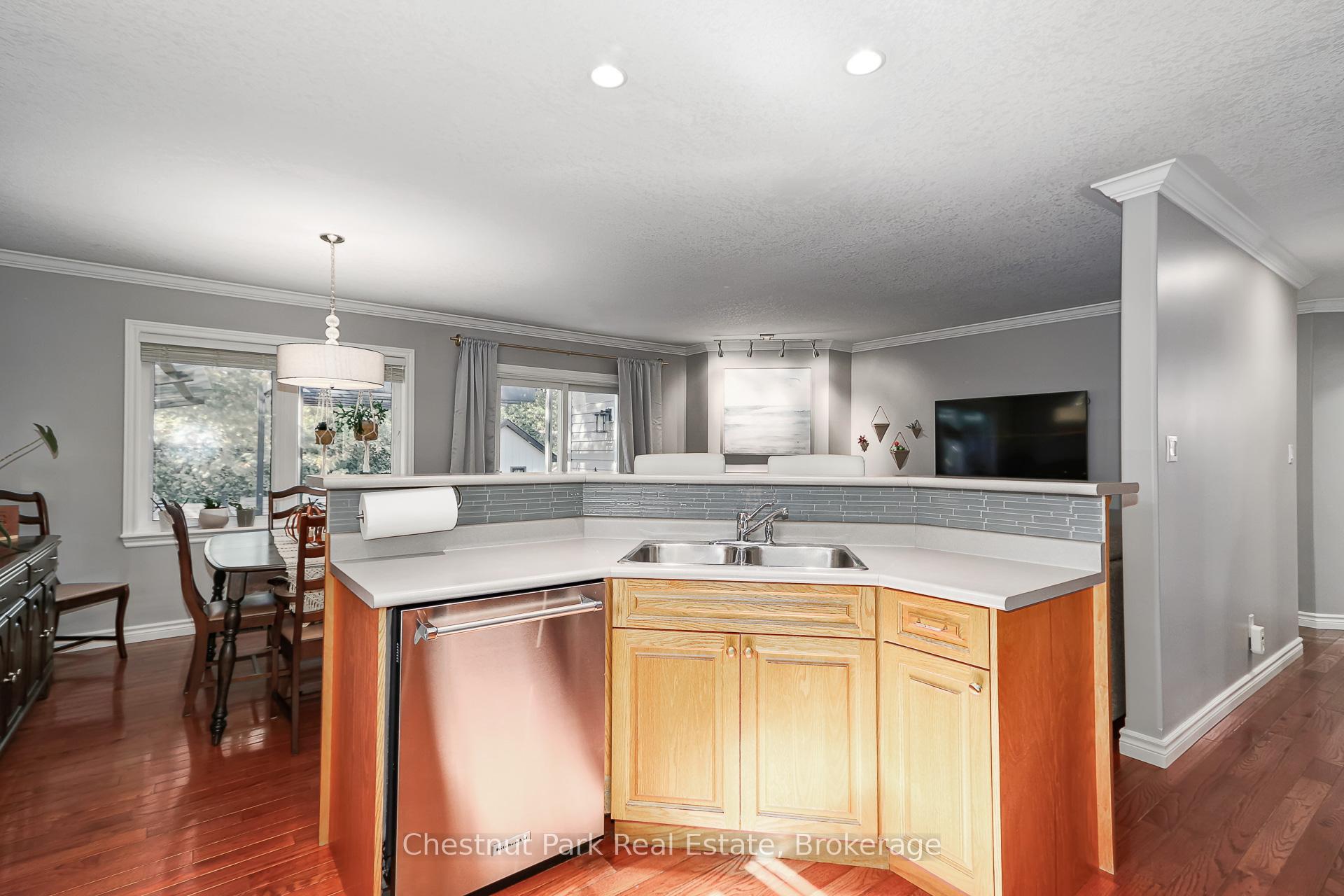 Photo 10 of 176 Melrose Avenue, Wasaga Beach — HOMEH