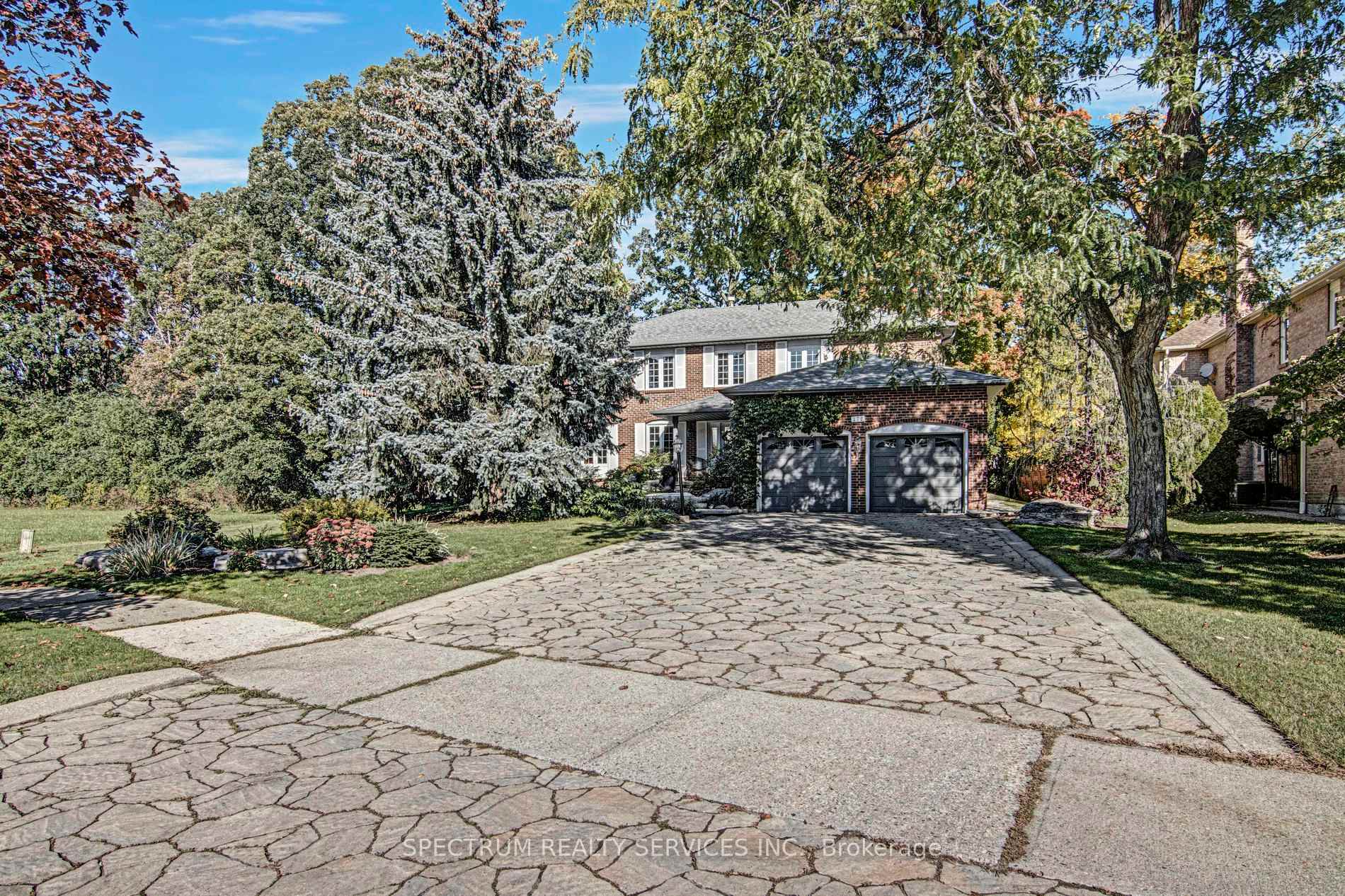 Front of 172 Charmaine Road