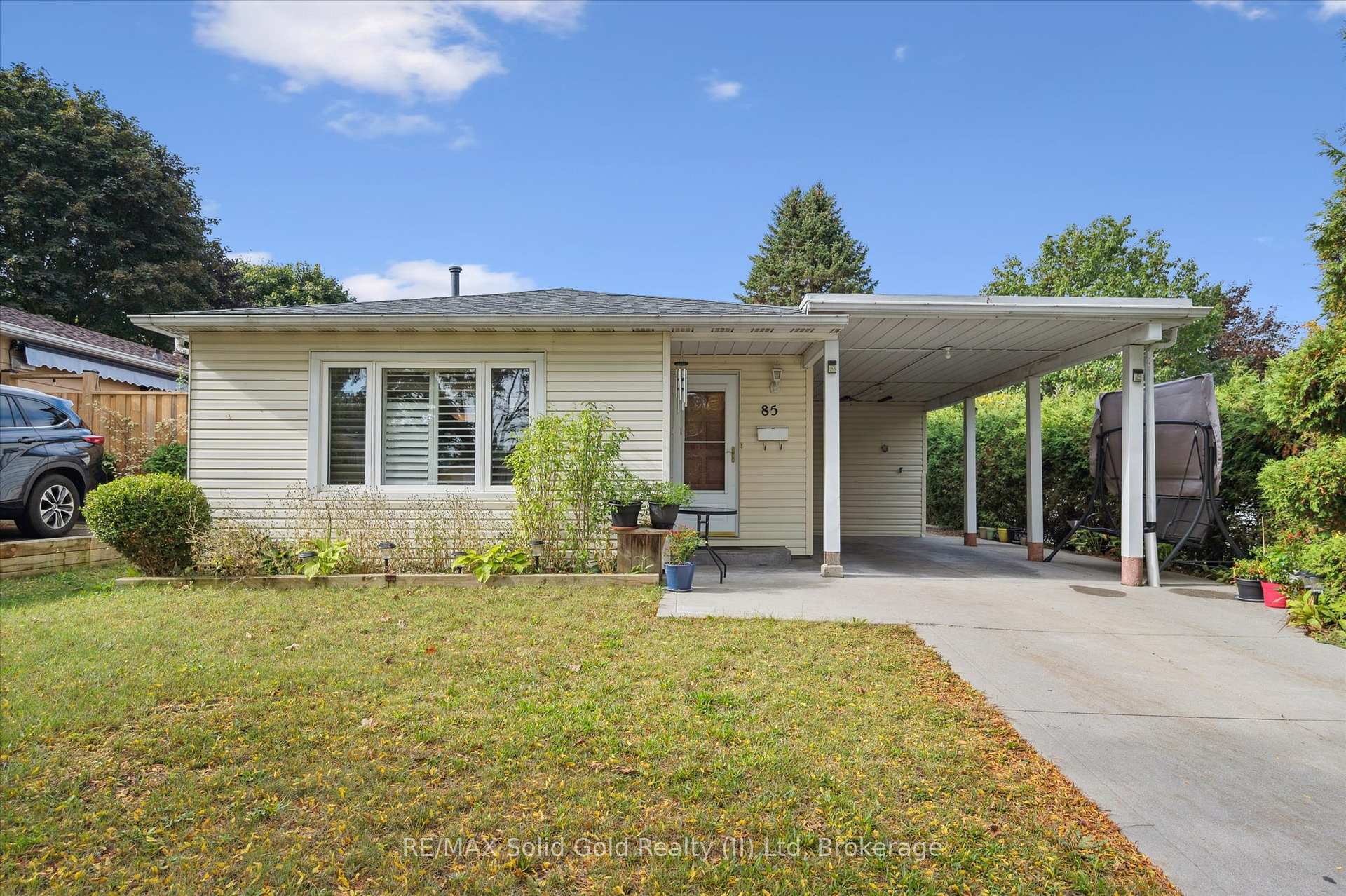 Photo 2 of 85 Christopher Drive, Waterloo — HOMEH
