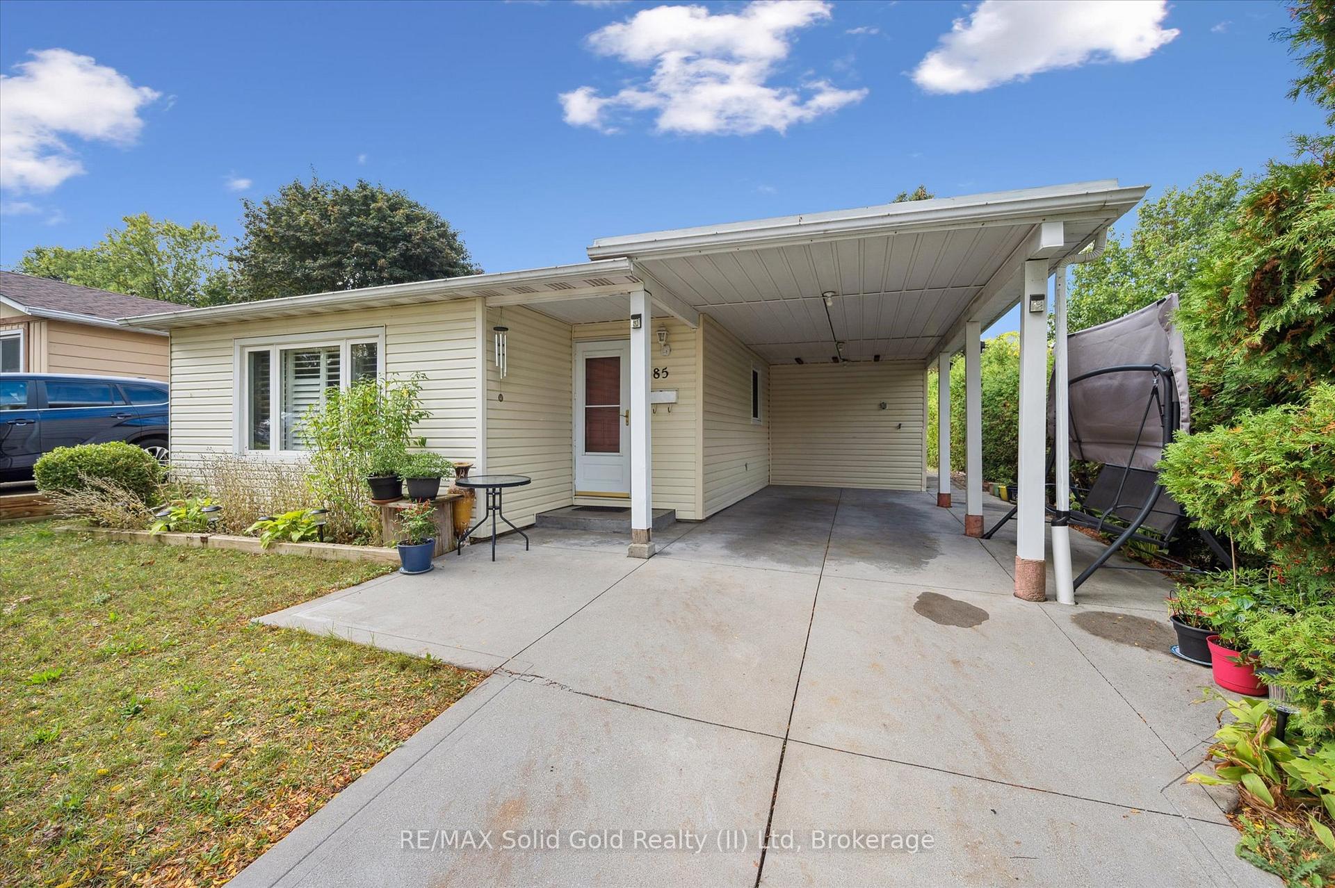 Photo 5 of 85 Christopher Drive, Waterloo — HOMEH