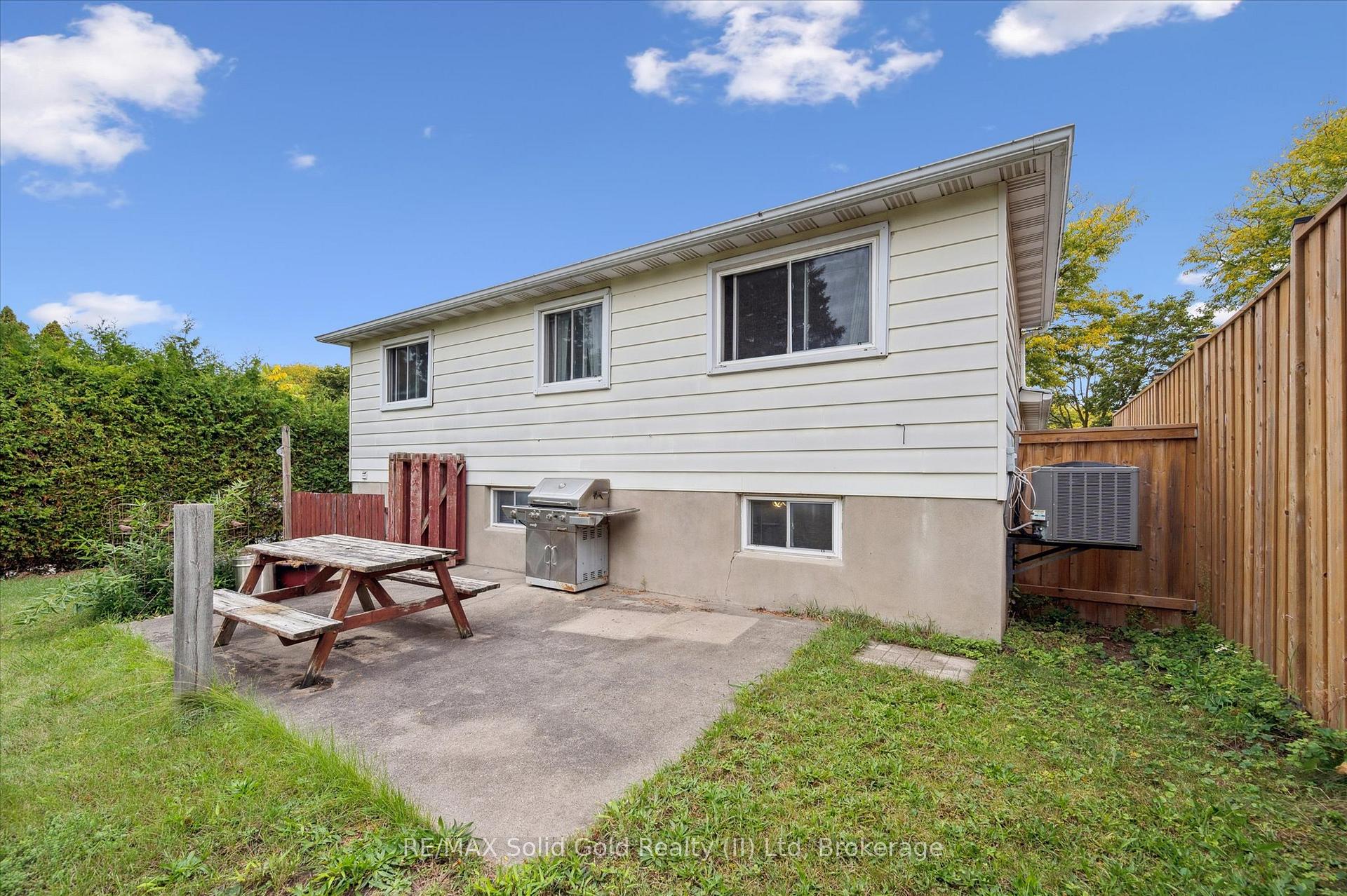Photo 37 of 85 Christopher Drive, Waterloo — HOMEH
