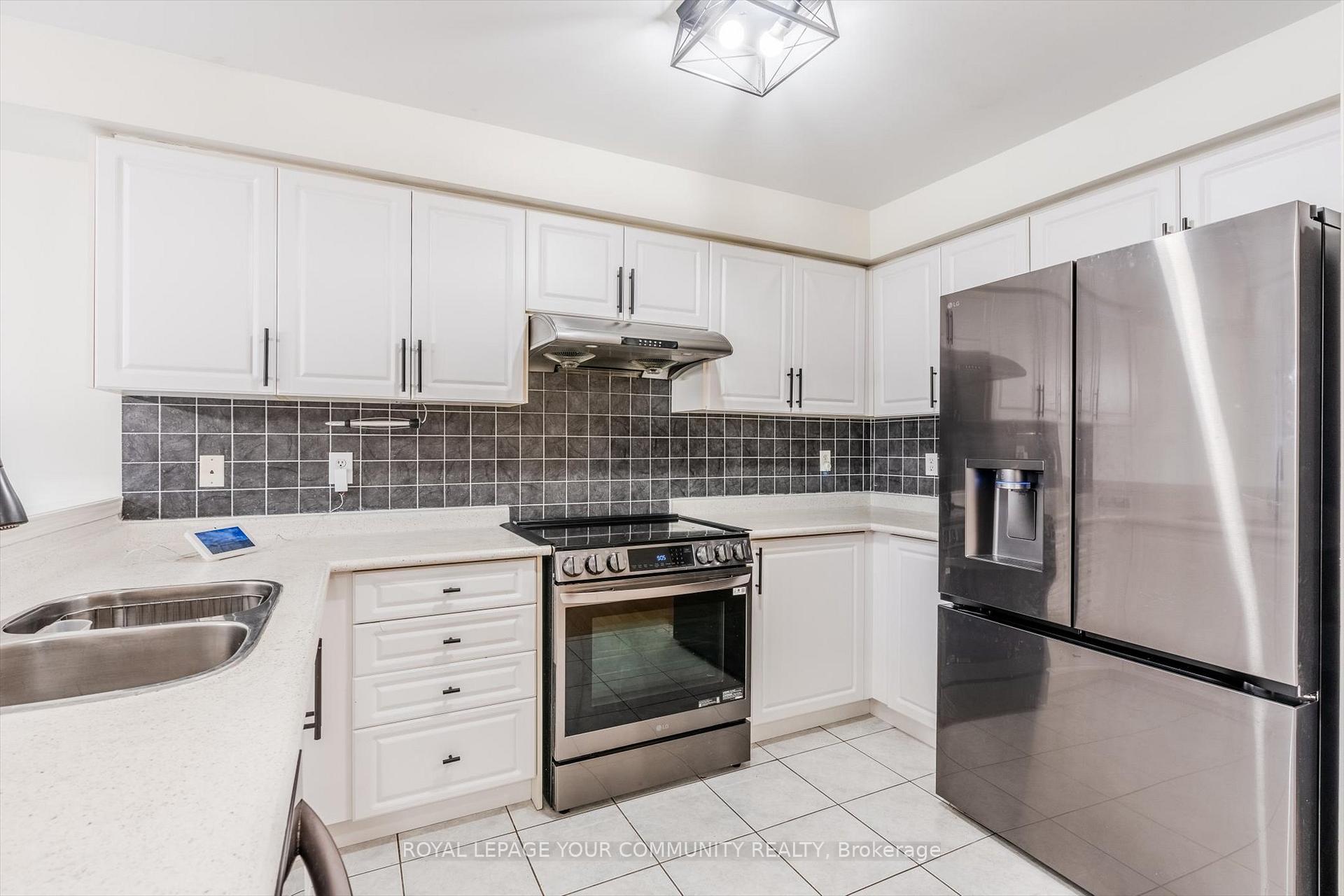 Photo 11 of 17 Castle Park Boulevard, Vaughan, Sonoma Heights — HOMEH