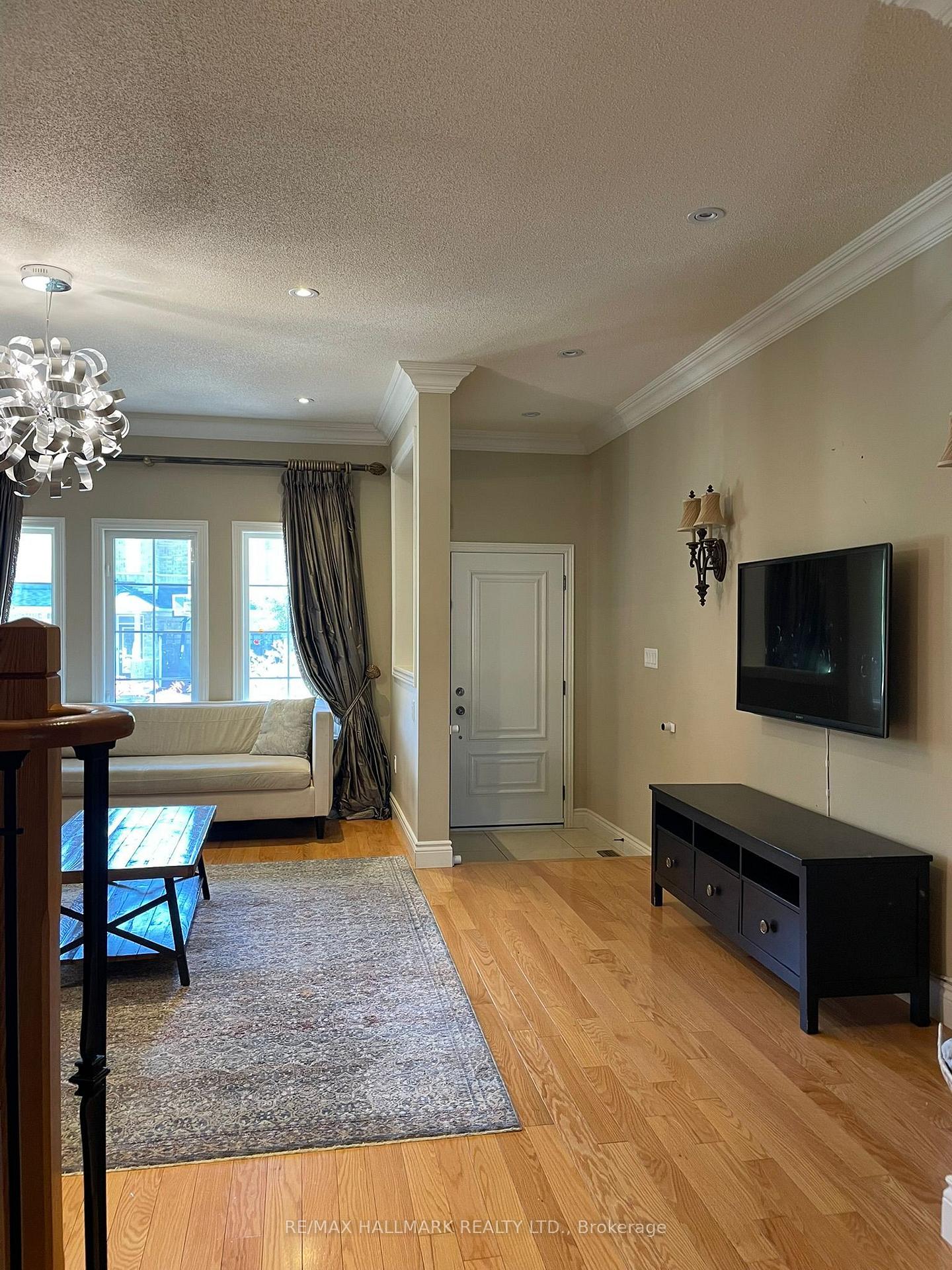 Photo 3 of 6 Camden Drive, Vaughan, Patterson — HOMEH