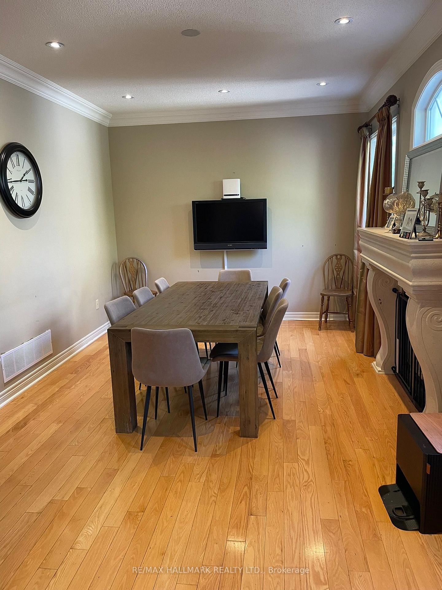Photo 11 of 6 Camden Drive, Vaughan, Patterson — HOMEH