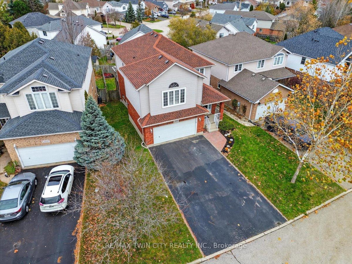 Photo 3 of 166 Bridgewater Crescent, Waterloo — HOMEH