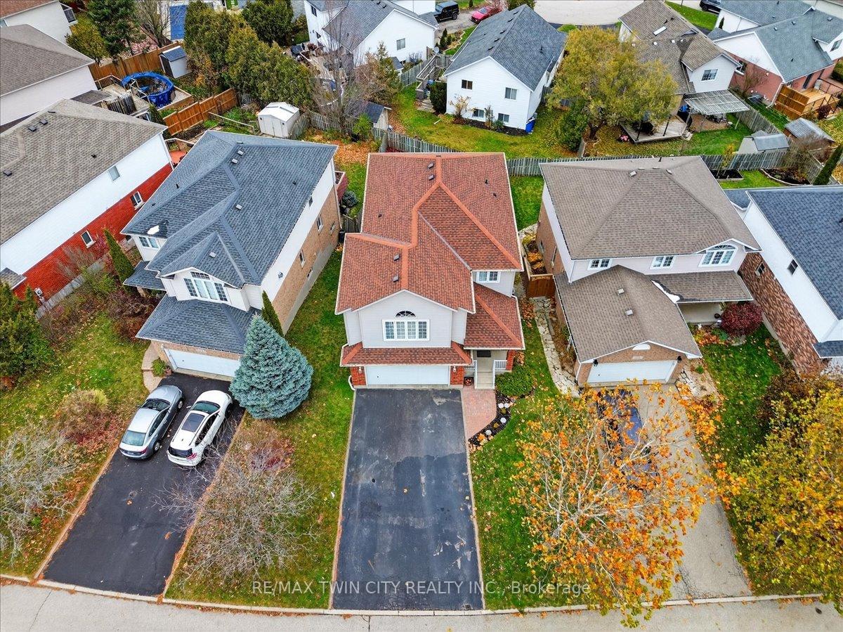 Photo 4 of 166 Bridgewater Crescent, Waterloo — HOMEH
